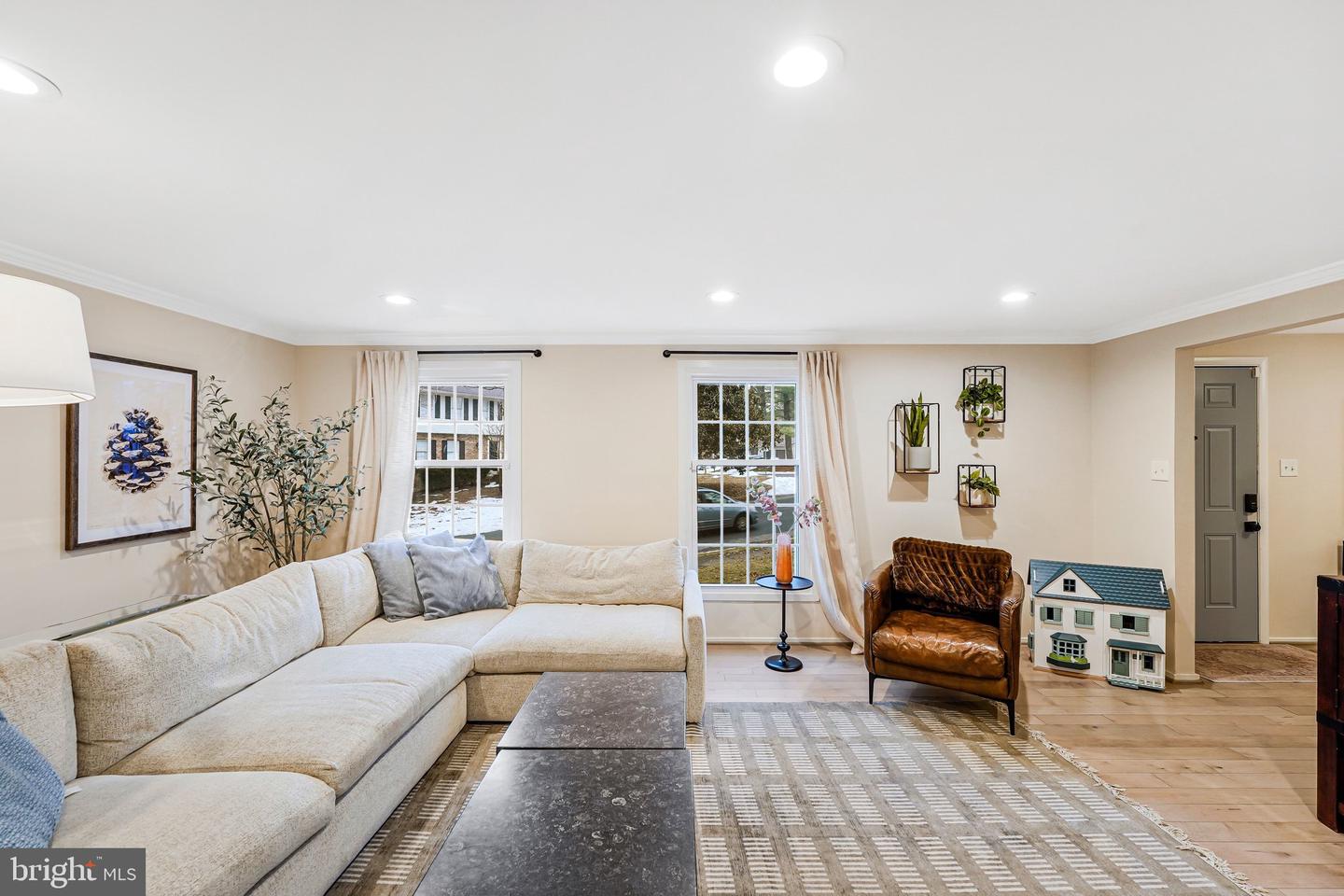 10720 BURR OAK WAY, BURKE, Virginia 22015, 5 Bedrooms Bedrooms, ,2 BathroomsBathrooms,Residential,For sale,10720 BURR OAK WAY,VAFX2289832 MLS # VAFX2289832