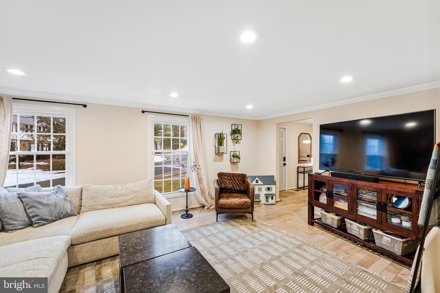 10720 BURR OAK WAY, BURKE, Virginia 22015, 5 Bedrooms Bedrooms, ,2 BathroomsBathrooms,Residential,For sale,10720 BURR OAK WAY,VAFX2289832 MLS # VAFX2289832