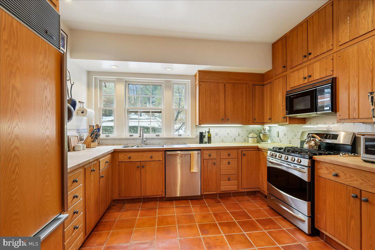 4708 LINNEAN AVE NW, WASHINGTON, District Of Columbia 20008, 4 Bedrooms Bedrooms, ,4 BathroomsBathrooms,Residential,For sale,4708 LINNEAN AVE NW,DCDC2245394 MLS # DCDC2245394