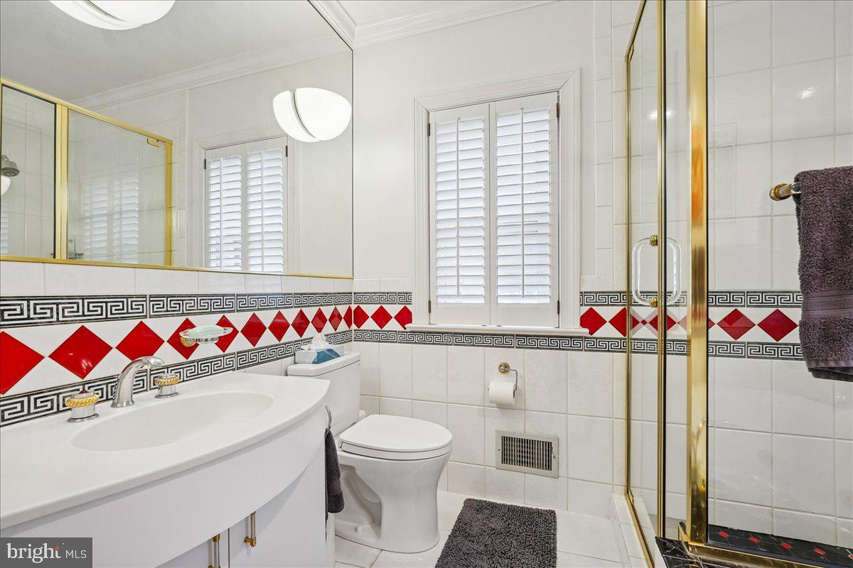 4708 LINNEAN AVE NW, WASHINGTON, District Of Columbia 20008, 4 Bedrooms Bedrooms, ,4 BathroomsBathrooms,Residential,For sale,4708 LINNEAN AVE NW,DCDC2245394 MLS # DCDC2245394