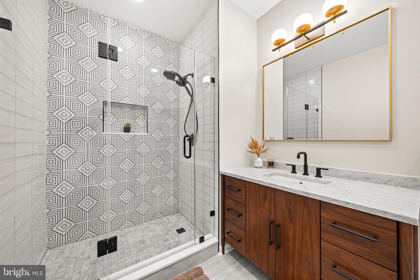 2321 25TH ST S #2-106, ARLINGTON, Virginia 22206, 2 Bedrooms Bedrooms, 6 Rooms Rooms,2 BathroomsBathrooms,Residential,For sale,2321 25TH ST S #2-106,VAAR2068664 MLS # VAAR2068664