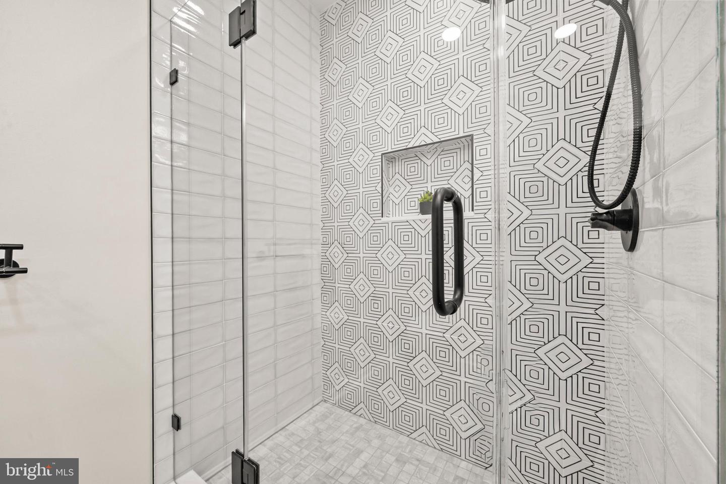 2321 25TH ST S #2-106, ARLINGTON, Virginia 22206, 2 Bedrooms Bedrooms, 6 Rooms Rooms,2 BathroomsBathrooms,Residential,For sale,2321 25TH ST S #2-106,VAAR2068664 MLS # VAAR2068664