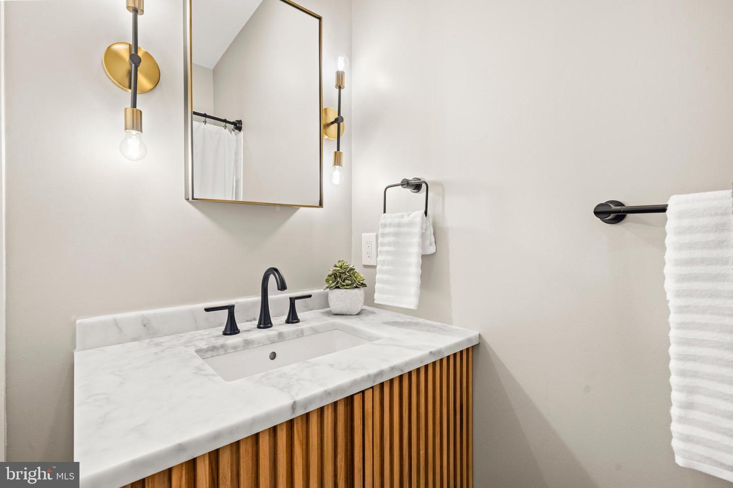 2321 25TH ST S #2-106, ARLINGTON, Virginia 22206, 2 Bedrooms Bedrooms, 6 Rooms Rooms,2 BathroomsBathrooms,Residential,For sale,2321 25TH ST S #2-106,VAAR2068664 MLS # VAAR2068664