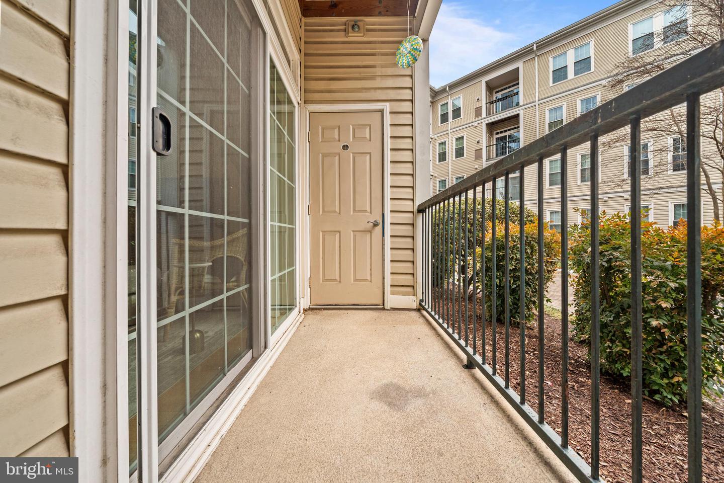 2321 25TH ST S #2-106, ARLINGTON, Virginia 22206, 2 Bedrooms Bedrooms, 6 Rooms Rooms,2 BathroomsBathrooms,Residential,For sale,2321 25TH ST S #2-106,VAAR2068664 MLS # VAAR2068664