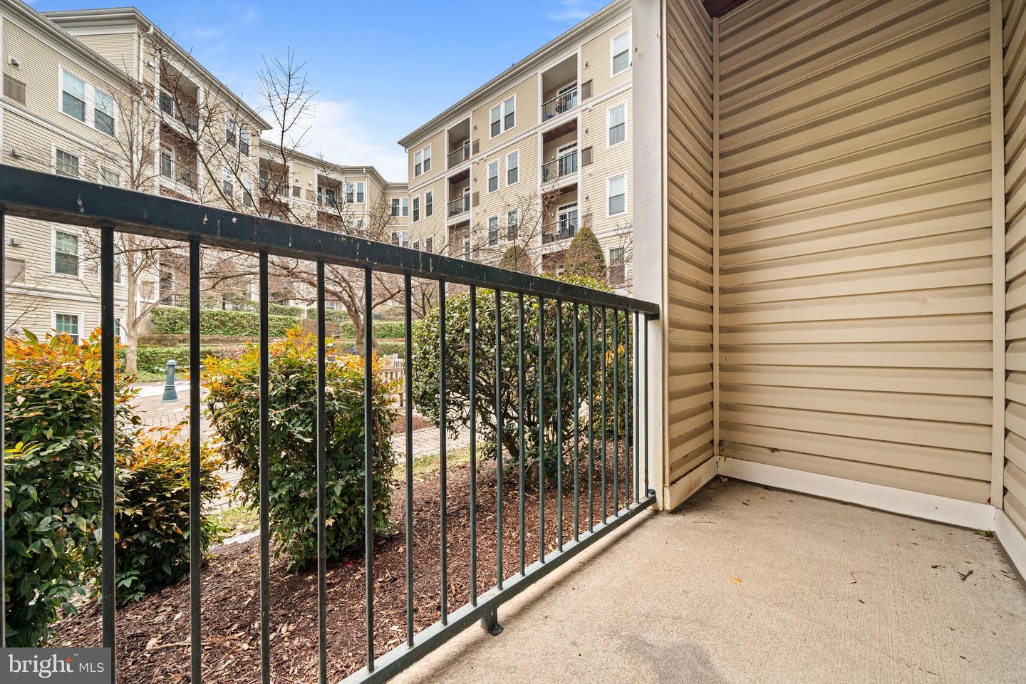 2321 25TH ST S #2-106, ARLINGTON, Virginia 22206, 2 Bedrooms Bedrooms, 6 Rooms Rooms,2 BathroomsBathrooms,Residential,For sale,2321 25TH ST S #2-106,VAAR2068664 MLS # VAAR2068664