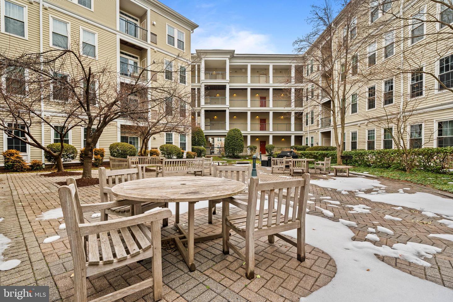 2321 25TH ST S #2-106, ARLINGTON, Virginia 22206, 2 Bedrooms Bedrooms, 6 Rooms Rooms,2 BathroomsBathrooms,Residential,For sale,2321 25TH ST S #2-106,VAAR2068664 MLS # VAAR2068664