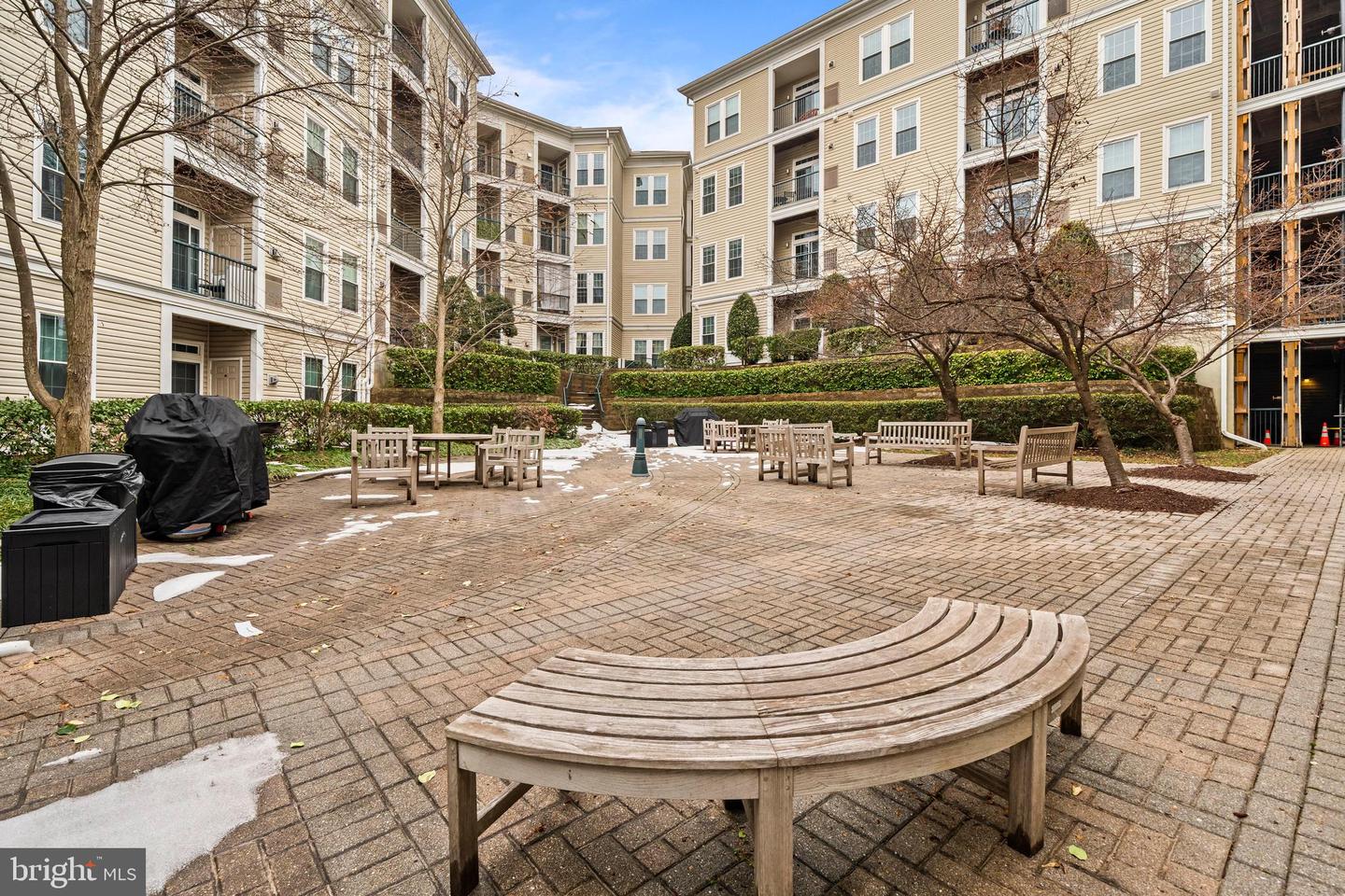 2321 25TH ST S #2-106, ARLINGTON, Virginia 22206, 2 Bedrooms Bedrooms, 6 Rooms Rooms,2 BathroomsBathrooms,Residential,For sale,2321 25TH ST S #2-106,VAAR2068664 MLS # VAAR2068664