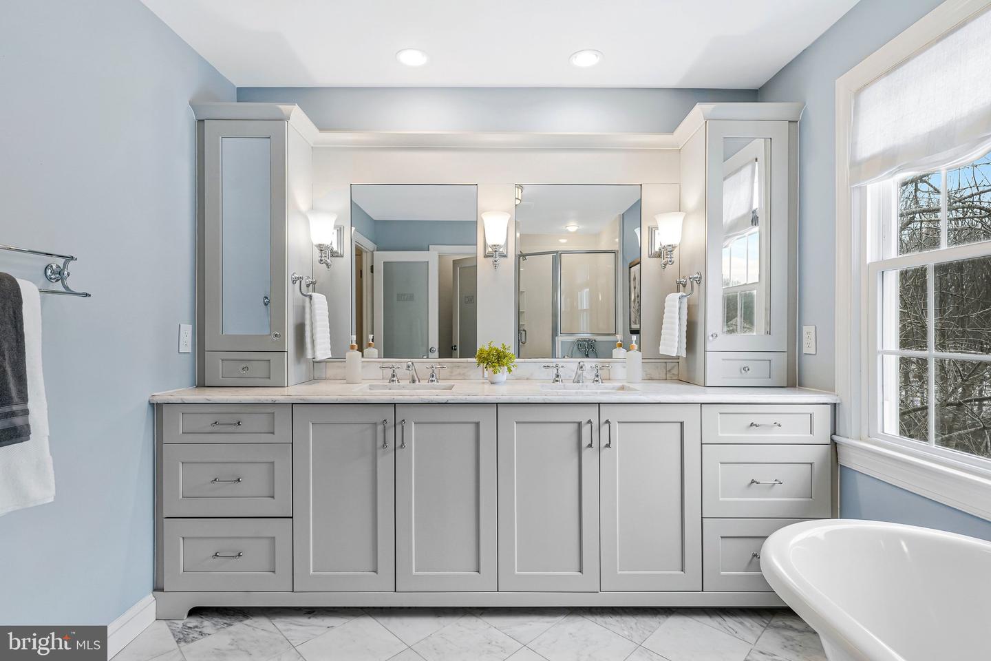 10500 MOUNT SUNAPEE RD., VIENNA, Virginia 22182, 6 Bedrooms Bedrooms, ,4 BathroomsBathrooms,Residential,For sale,10500 MOUNT SUNAPEE RD.,VAFX2290146 MLS # VAFX2290146