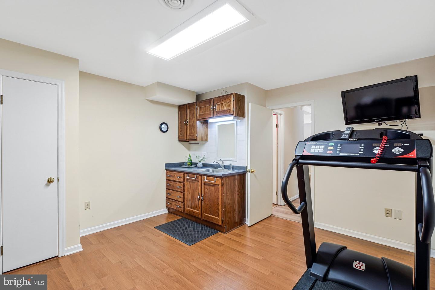 10500 MOUNT SUNAPEE RD., VIENNA, Virginia 22182, 6 Bedrooms Bedrooms, ,4 BathroomsBathrooms,Residential,For sale,10500 MOUNT SUNAPEE RD.,VAFX2290146 MLS # VAFX2290146