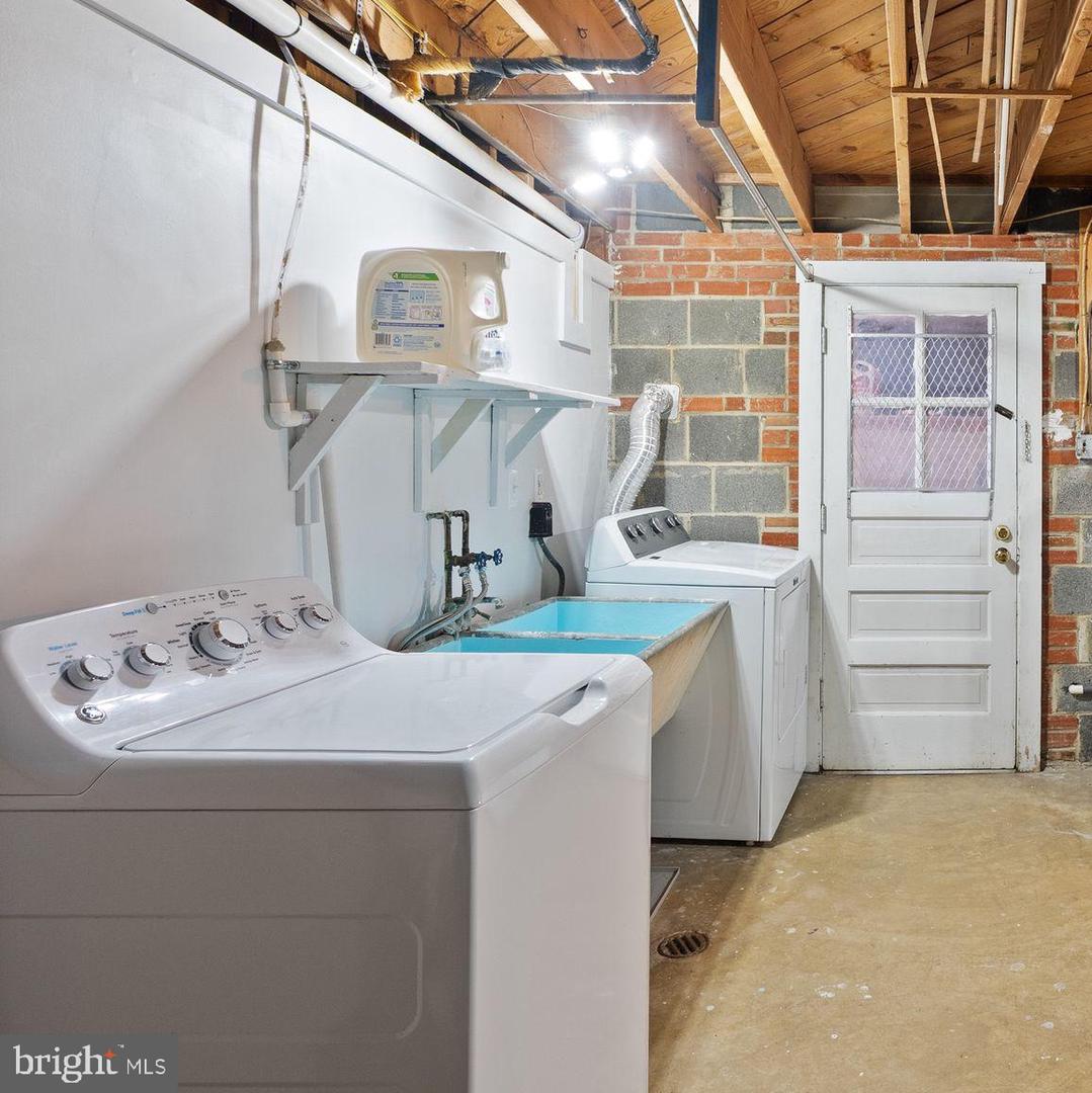 8108 CARRICK LN, SPRINGFIELD, Virginia 22151, 4 Bedrooms Bedrooms, ,3 BathroomsBathrooms,Residential,For sale,8108 CARRICK LN,VAFX2290154 MLS # VAFX2290154 8108 CARRICK LN, SPRINGFIELD, Virginia 22151, 4 Bedrooms Bedrooms, ,3 BathroomsBathrooms,Residential,For sale,8108 CARRICK LN,VAFX2290154 MLS # VAFX2290154