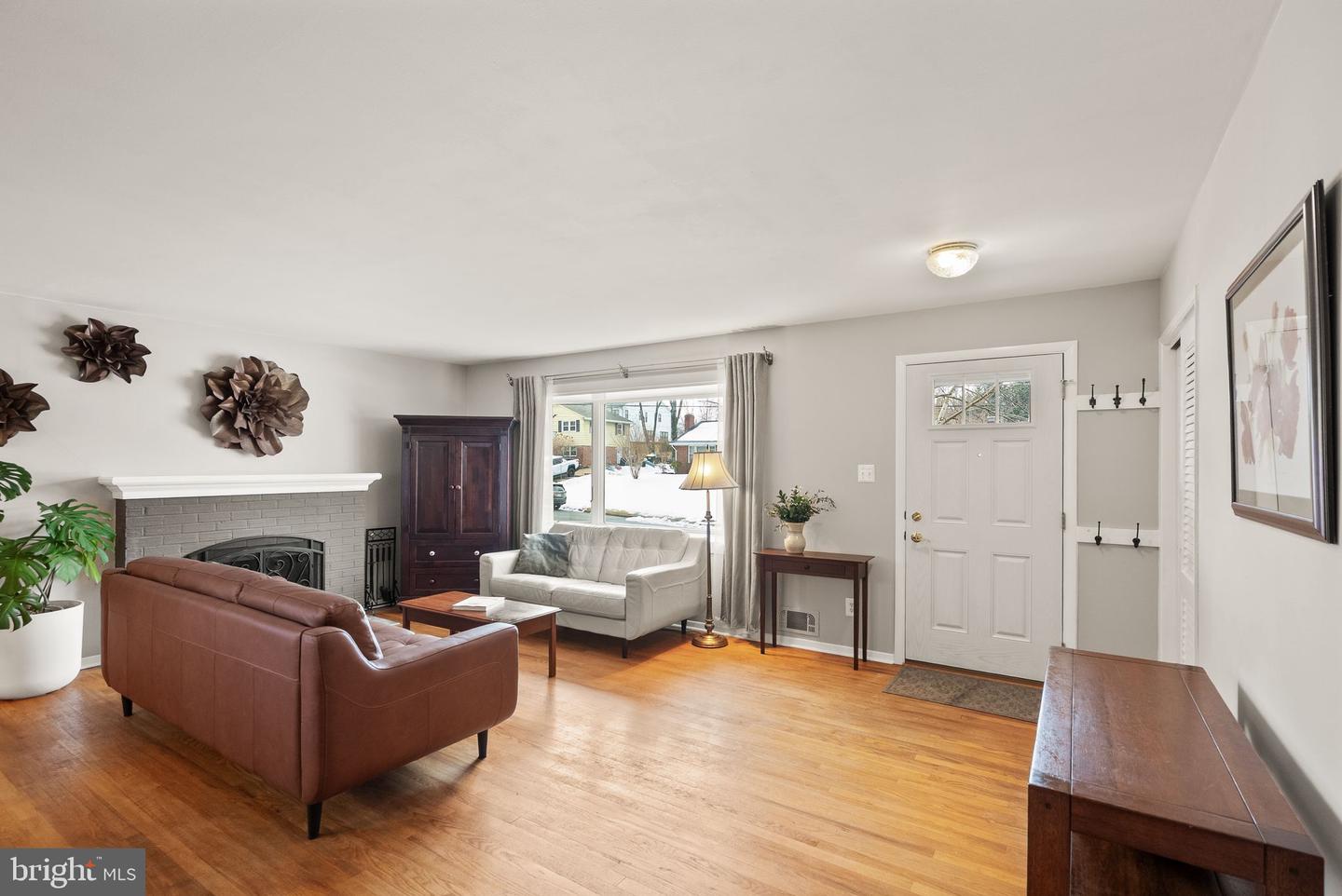 8108 CARRICK LN, SPRINGFIELD, Virginia 22151, 4 Bedrooms Bedrooms, ,3 BathroomsBathrooms,Residential,For sale,8108 CARRICK LN,VAFX2290154 MLS # VAFX2290154 8108 CARRICK LN, SPRINGFIELD, Virginia 22151, 4 Bedrooms Bedrooms, ,3 BathroomsBathrooms,Residential,For sale,8108 CARRICK LN,VAFX2290154 MLS # VAFX2290154