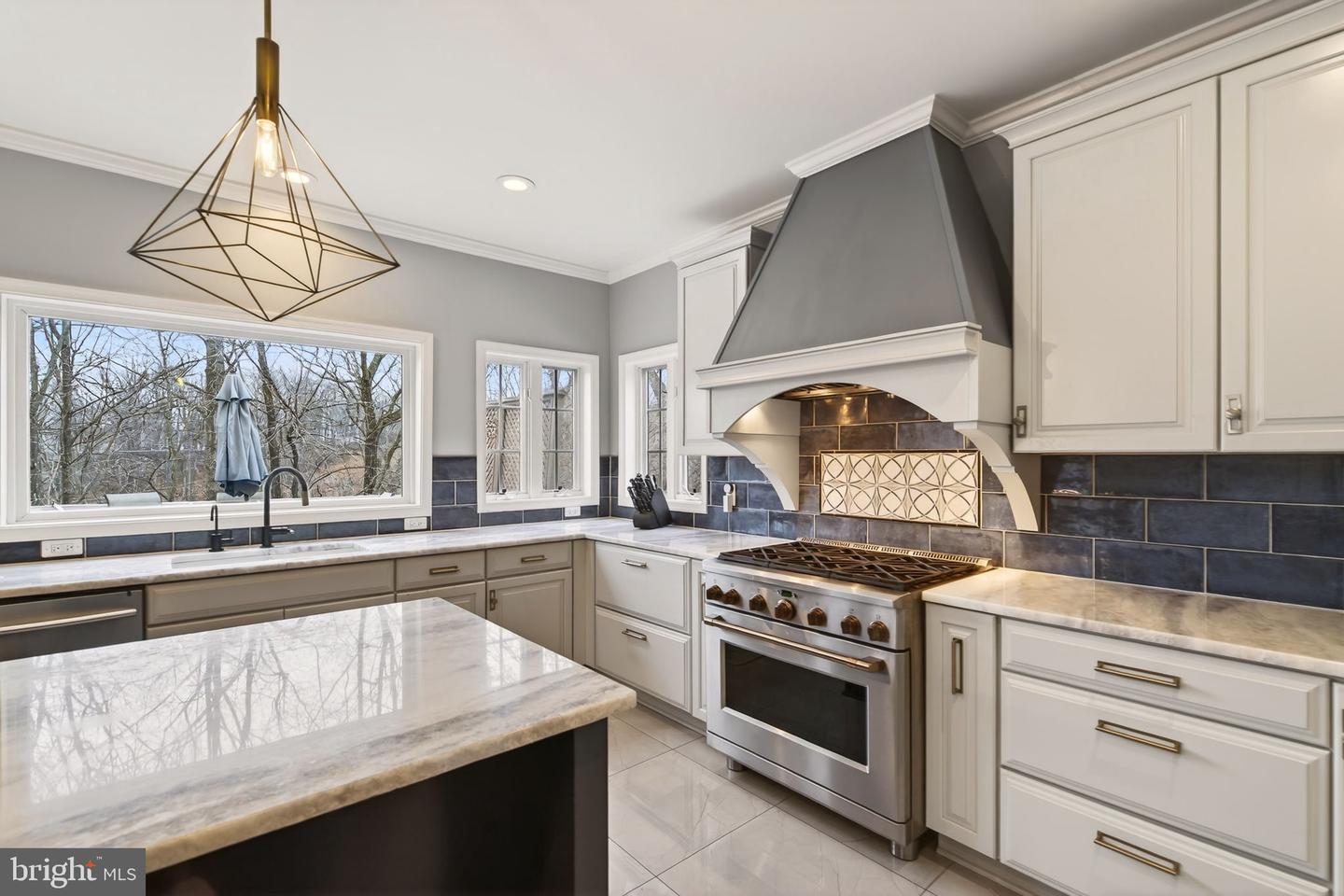 8020 POHICK RD, SPRINGFIELD, Virginia 22153, 6 Bedrooms Bedrooms, ,5 BathroomsBathrooms,Residential,For sale,8020 POHICK RD,VAFX2290294 MLS # VAFX2290294