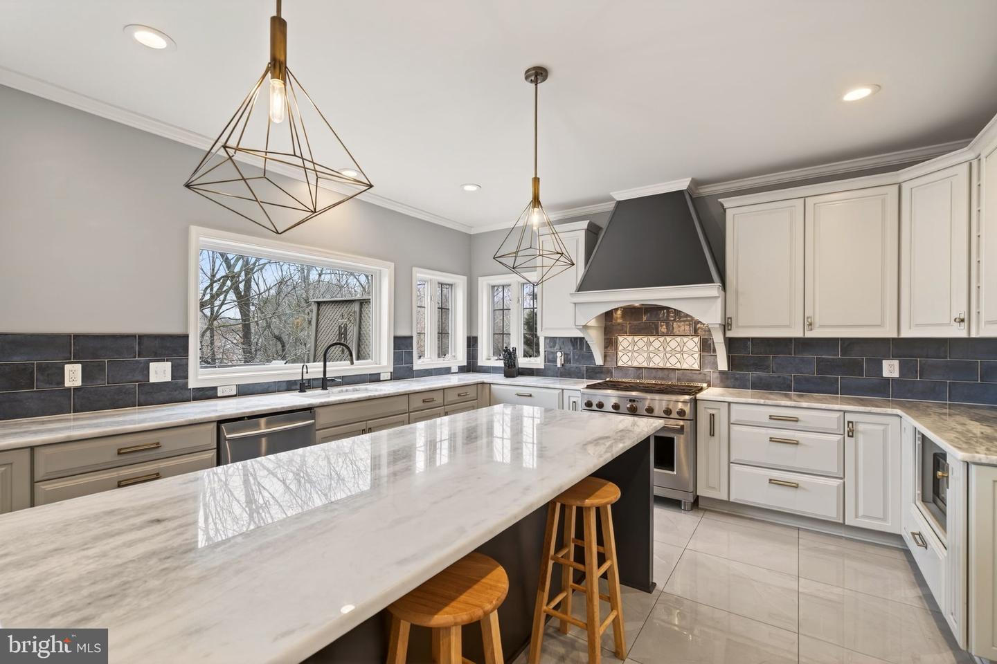 8020 POHICK RD, SPRINGFIELD, Virginia 22153, 6 Bedrooms Bedrooms, ,5 BathroomsBathrooms,Residential,For sale,8020 POHICK RD,VAFX2290294 MLS # VAFX2290294