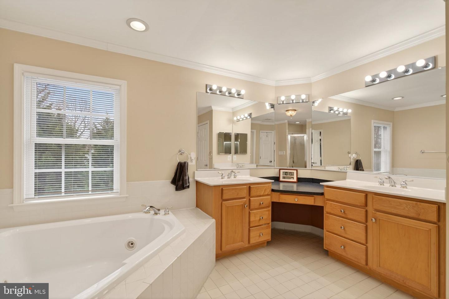 8020 POHICK RD, SPRINGFIELD, Virginia 22153, 6 Bedrooms Bedrooms, ,5 BathroomsBathrooms,Residential,For sale,8020 POHICK RD,VAFX2290294 MLS # VAFX2290294