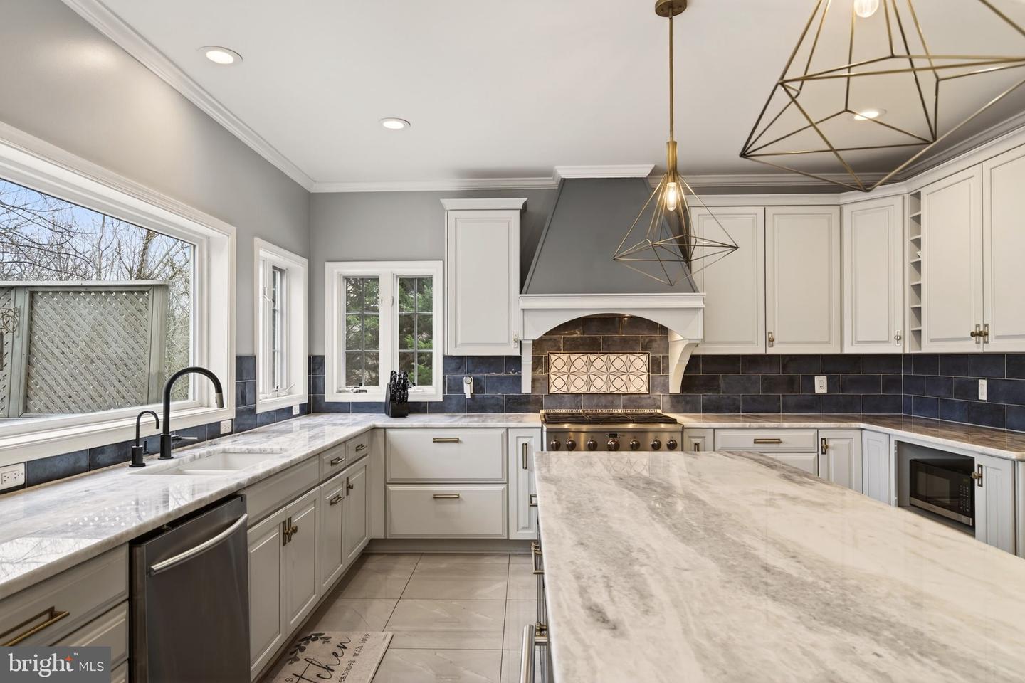 8020 POHICK RD, SPRINGFIELD, Virginia 22153, 6 Bedrooms Bedrooms, ,5 BathroomsBathrooms,Residential,For sale,8020 POHICK RD,VAFX2290294 MLS # VAFX2290294