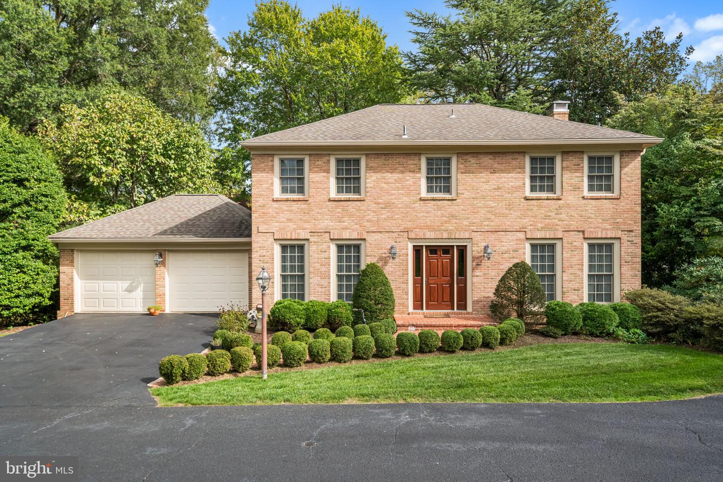 8311 CHAPEL LAKE CT, ANNANDALE, Virginia 22003, 5 Bedrooms Bedrooms, ,3 BathroomsBathrooms,Residential,For sale,8311 CHAPEL LAKE CT,VAFX2290376 MLS # VAFX2290376