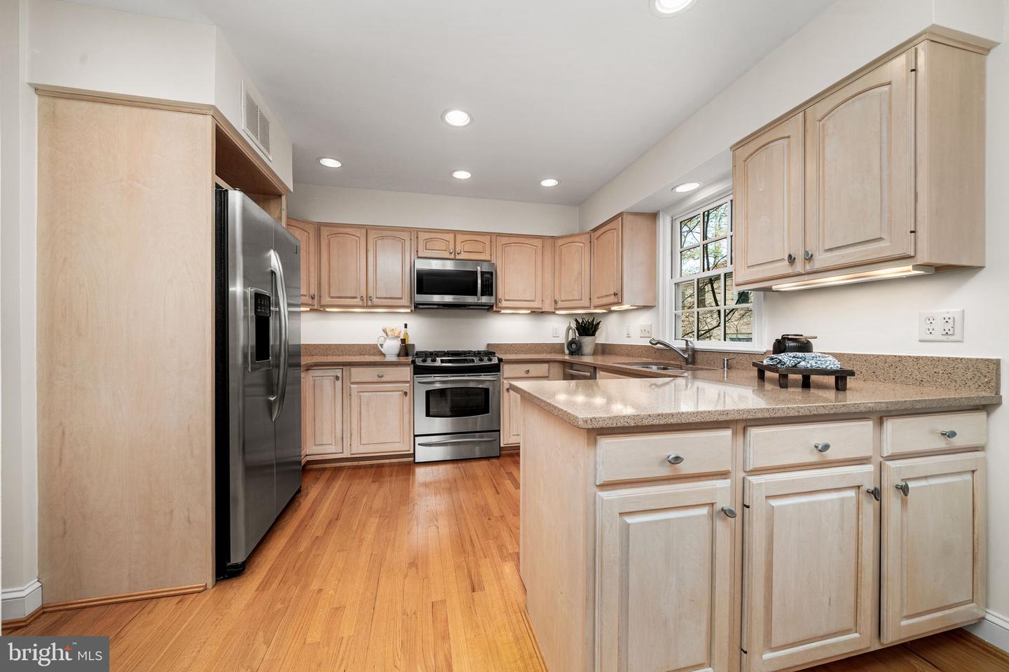 8311 CHAPEL LAKE CT, ANNANDALE, Virginia 22003, 5 Bedrooms Bedrooms, ,3 BathroomsBathrooms,Residential,For sale,8311 CHAPEL LAKE CT,VAFX2290376 MLS # VAFX2290376