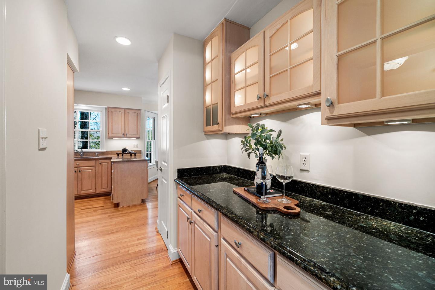 8311 CHAPEL LAKE CT, ANNANDALE, Virginia 22003, 5 Bedrooms Bedrooms, ,3 BathroomsBathrooms,Residential,For sale,8311 CHAPEL LAKE CT,VAFX2290376 MLS # VAFX2290376