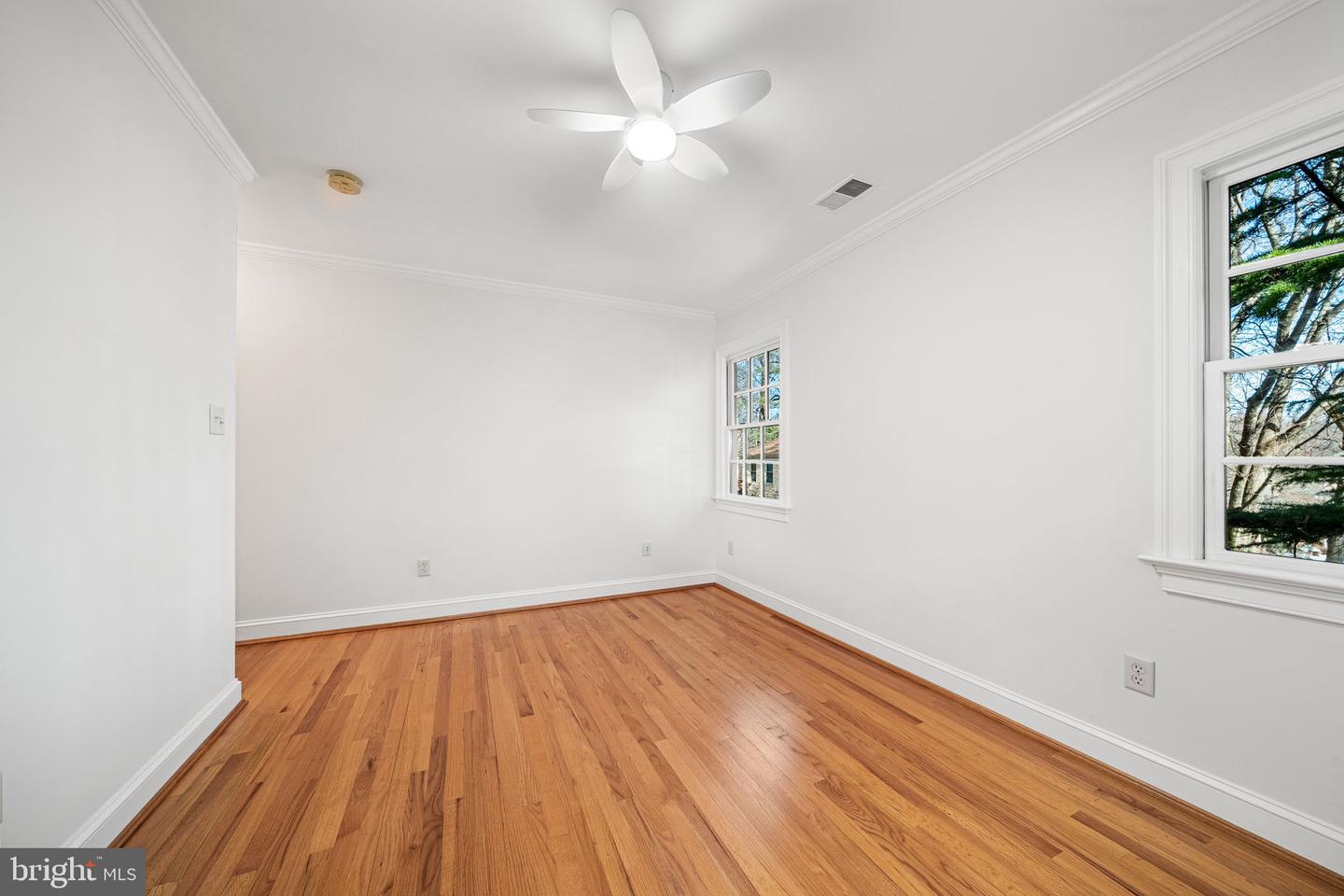 8311 CHAPEL LAKE CT, ANNANDALE, Virginia 22003, 5 Bedrooms Bedrooms, ,3 BathroomsBathrooms,Residential,For sale,8311 CHAPEL LAKE CT,VAFX2290376 MLS # VAFX2290376