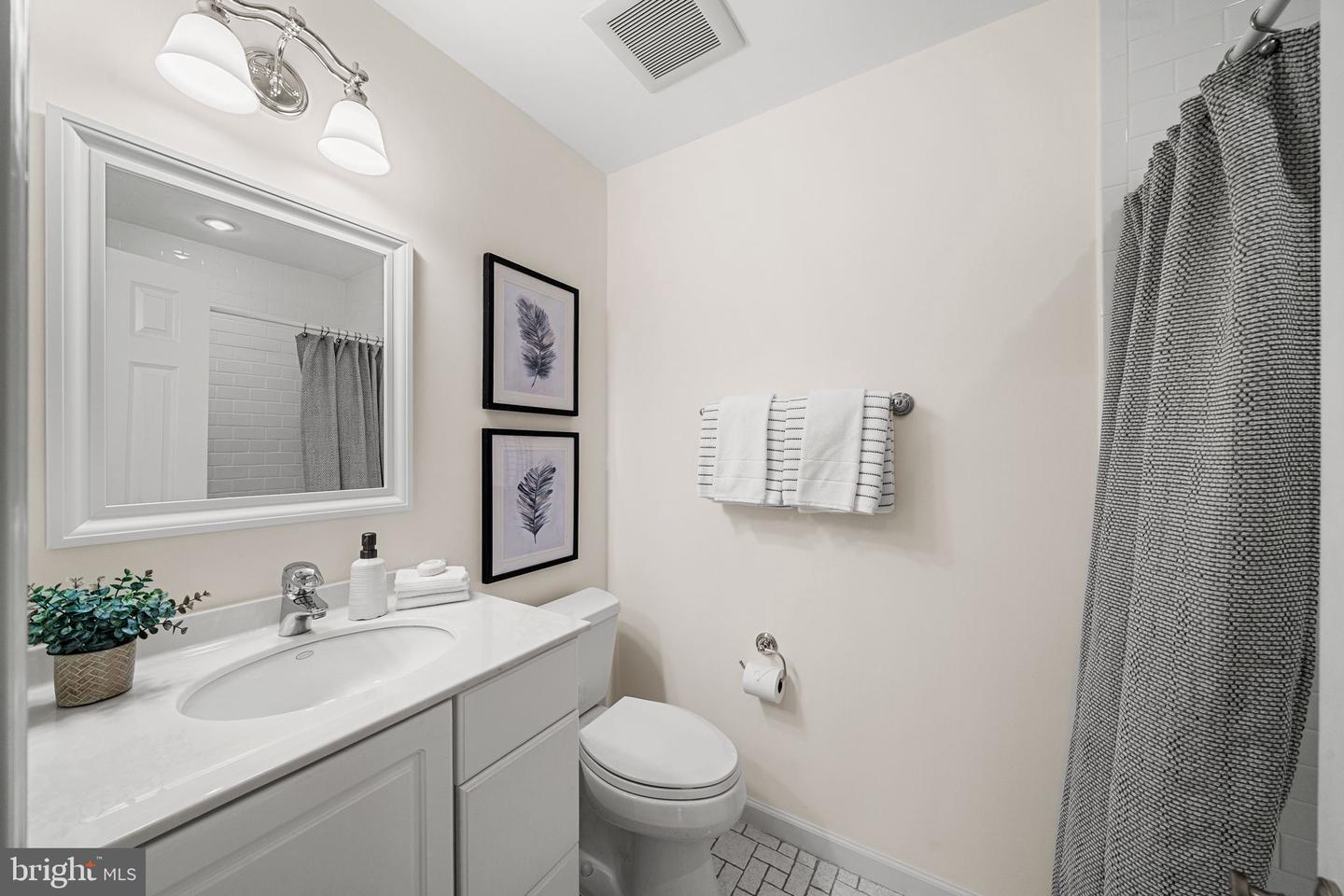 8311 CHAPEL LAKE CT, ANNANDALE, Virginia 22003, 5 Bedrooms Bedrooms, ,3 BathroomsBathrooms,Residential,For sale,8311 CHAPEL LAKE CT,VAFX2290376 MLS # VAFX2290376