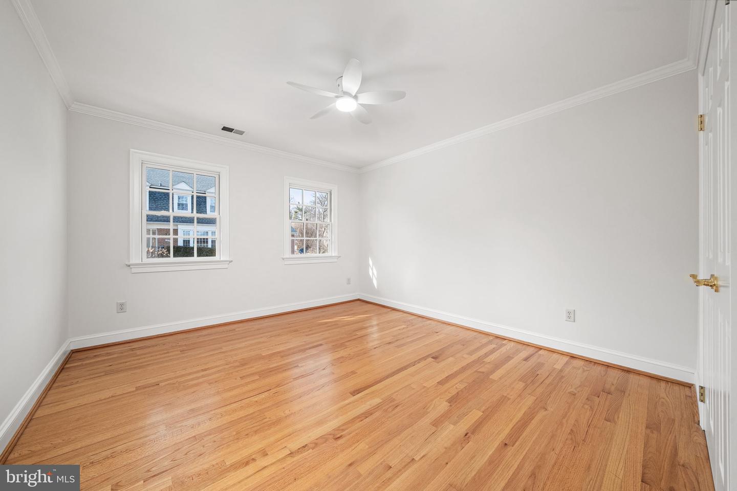 8311 CHAPEL LAKE CT, ANNANDALE, Virginia 22003, 5 Bedrooms Bedrooms, ,3 BathroomsBathrooms,Residential,For sale,8311 CHAPEL LAKE CT,VAFX2290376 MLS # VAFX2290376