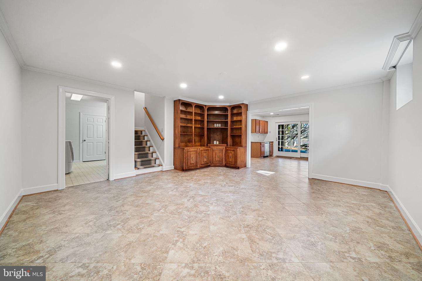 8311 CHAPEL LAKE CT, ANNANDALE, Virginia 22003, 5 Bedrooms Bedrooms, ,3 BathroomsBathrooms,Residential,For sale,8311 CHAPEL LAKE CT,VAFX2290376 MLS # VAFX2290376