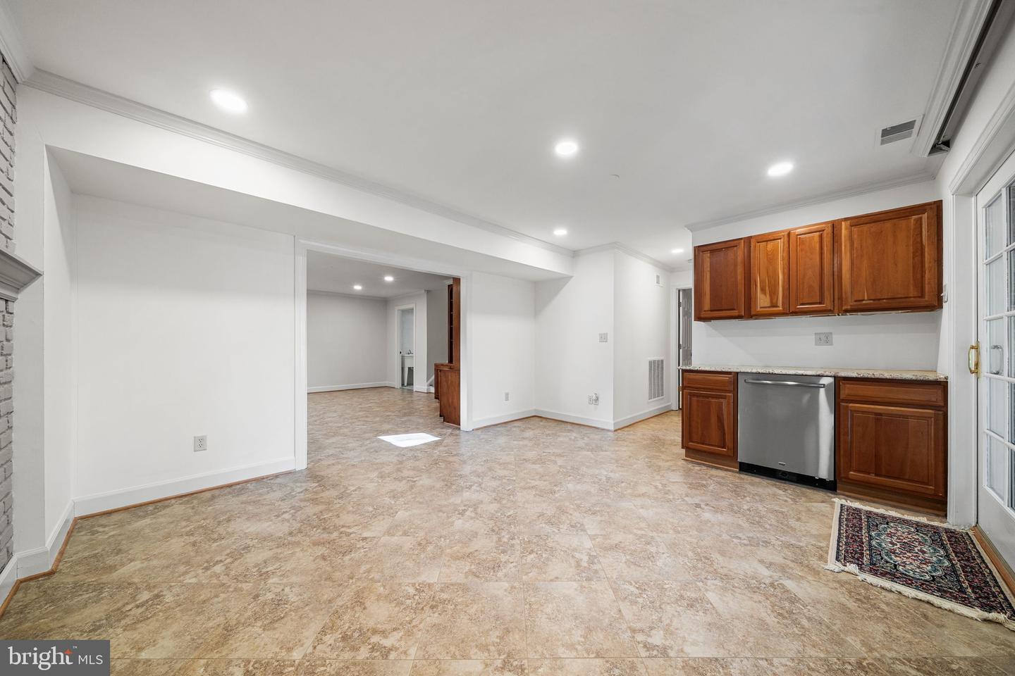 8311 CHAPEL LAKE CT, ANNANDALE, Virginia 22003, 5 Bedrooms Bedrooms, ,3 BathroomsBathrooms,Residential,For sale,8311 CHAPEL LAKE CT,VAFX2290376 MLS # VAFX2290376