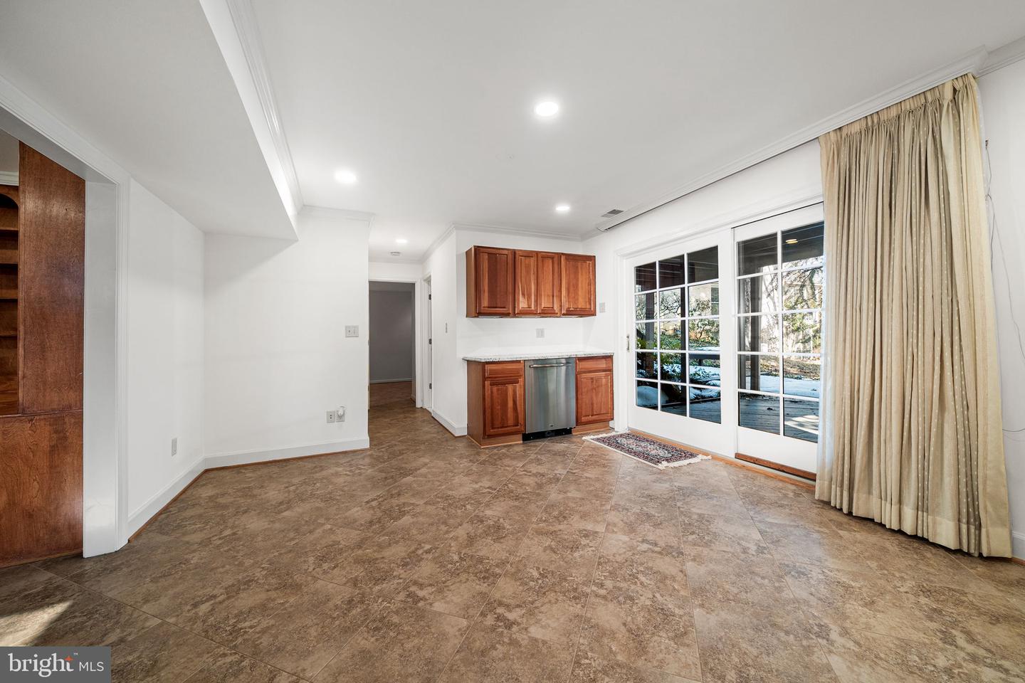 8311 CHAPEL LAKE CT, ANNANDALE, Virginia 22003, 5 Bedrooms Bedrooms, ,3 BathroomsBathrooms,Residential,For sale,8311 CHAPEL LAKE CT,VAFX2290376 MLS # VAFX2290376