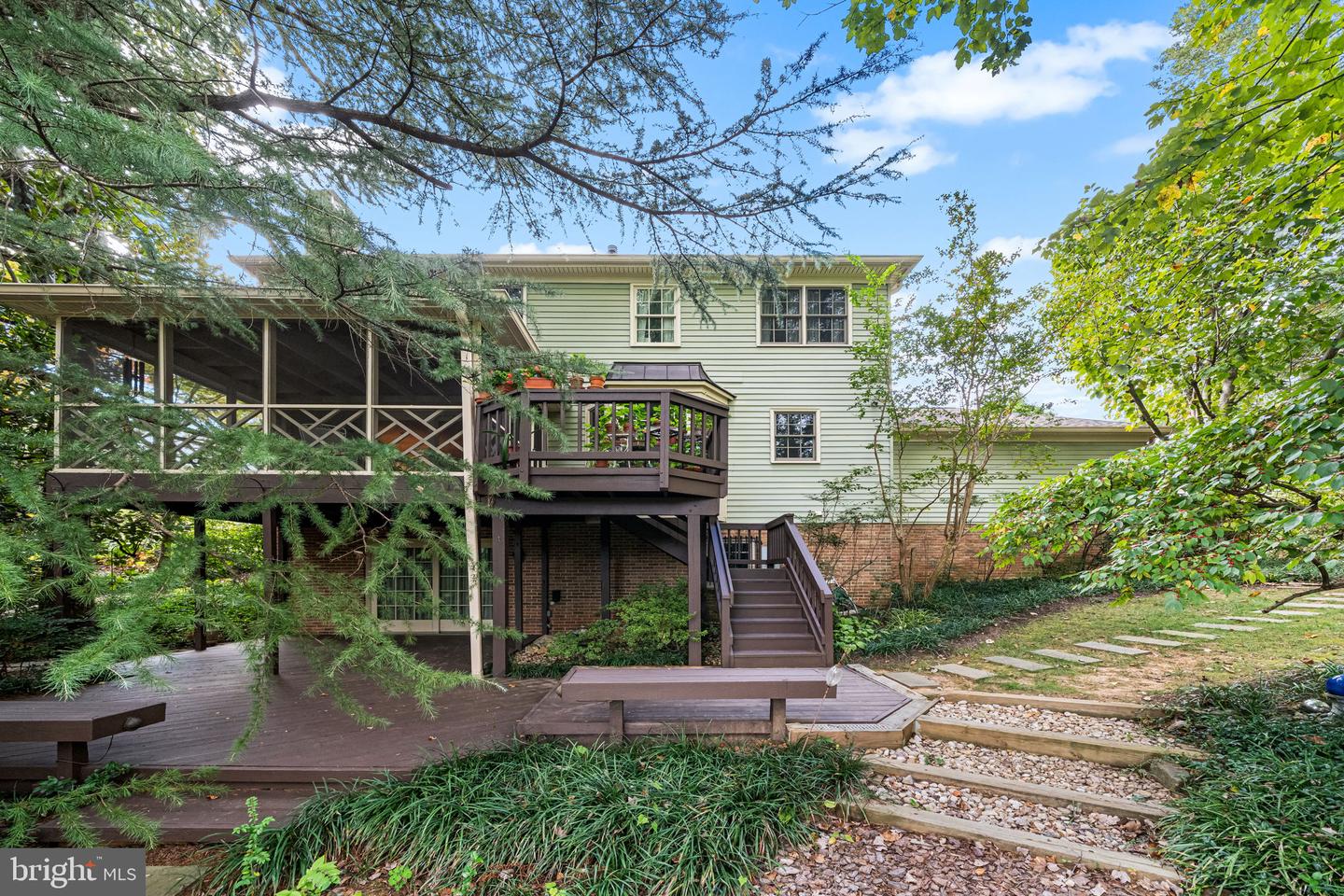 8311 CHAPEL LAKE CT, ANNANDALE, Virginia 22003, 5 Bedrooms Bedrooms, ,3 BathroomsBathrooms,Residential,For sale,8311 CHAPEL LAKE CT,VAFX2290376 MLS # VAFX2290376