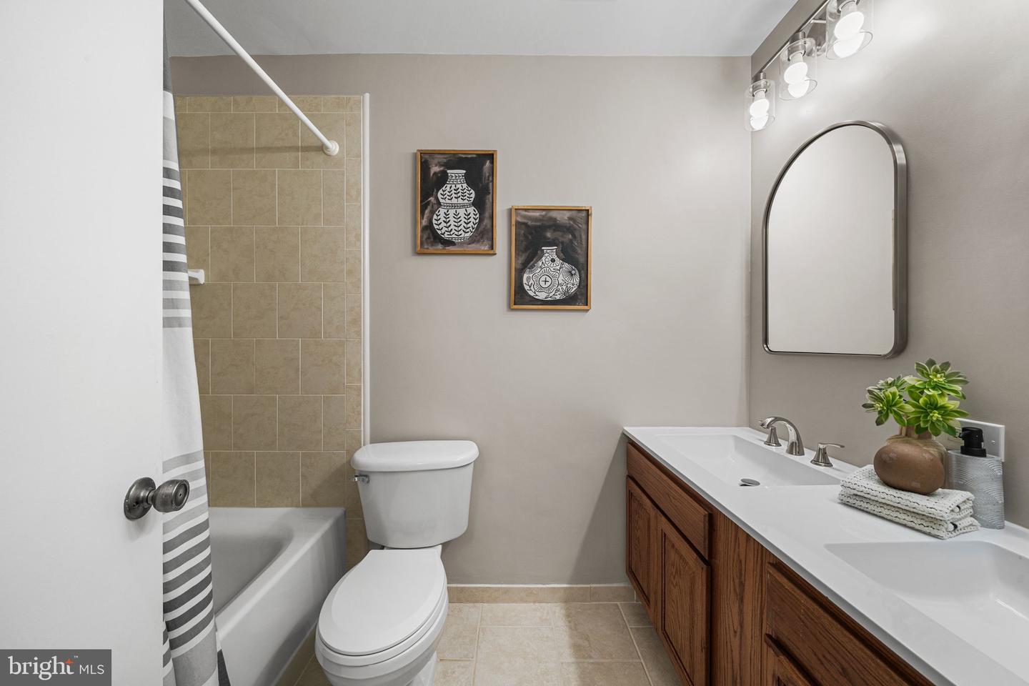 6627 KENNEDY LN, FALLS CHURCH, Virginia 22042, 4 Bedrooms Bedrooms, ,3 BathroomsBathrooms,Residential,For sale,6627 KENNEDY LN,VAFX2290388 MLS # VAFX2290388