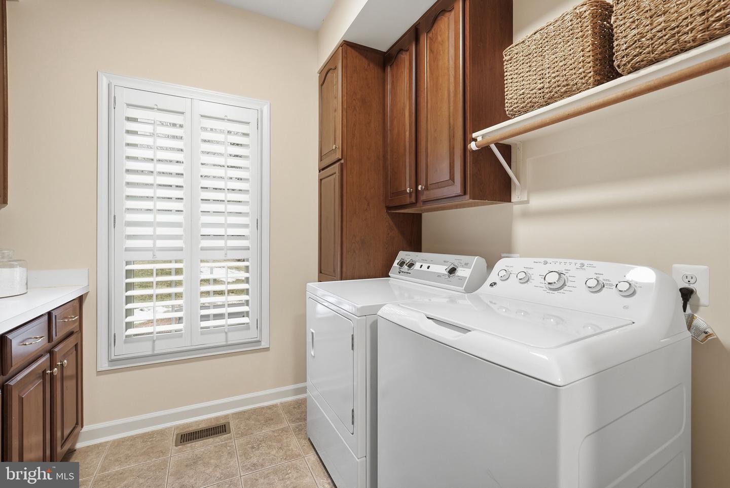 11588 CEDAR CHASE RD, HERNDON, Virginia 20170, 5 Bedrooms Bedrooms, ,5 BathroomsBathrooms,Residential,For sale,11588 CEDAR CHASE RD,VAFX2291088 MLS # VAFX2291088