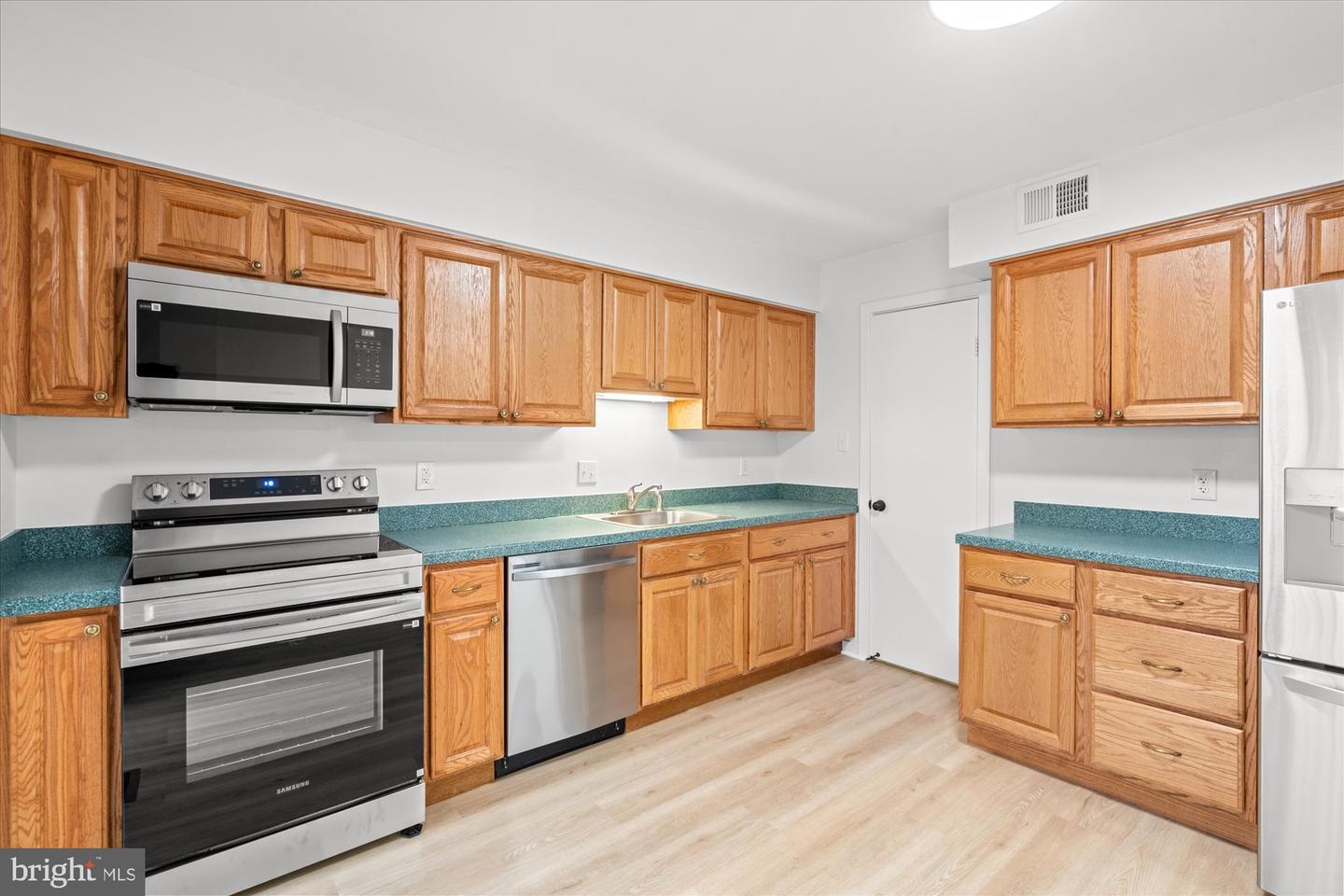 4712 DEER RUN CT, ALEXANDRIA, Virginia 22306, 4 Bedrooms Bedrooms, ,3 BathroomsBathrooms,Residential,For sale,4712 DEER RUN CT,VAFX2291312 MLS # VAFX2291312