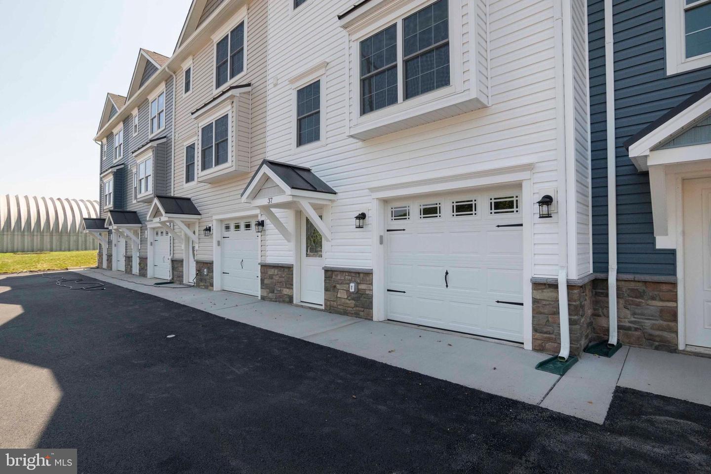 37 DUCK ST W, FRONT ROYAL, Virginia 22630, 3 Bedrooms Bedrooms, ,3 BathroomsBathrooms,Residential,For sale,37 DUCK ST W,VAWR2013430 MLS # VAWR2013430