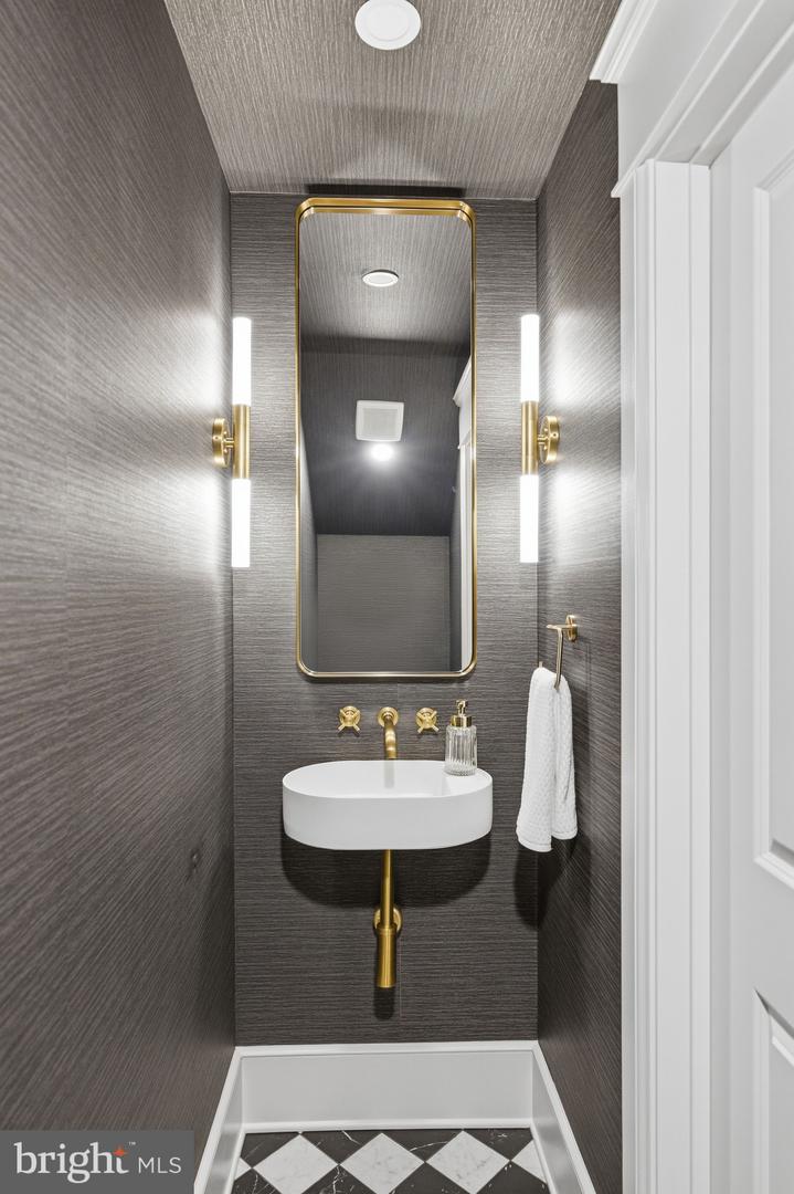 1816 BELMONT RD NW, WASHINGTON, District Of Columbia 20009, 6 Bedrooms Bedrooms, ,6 BathroomsBathrooms,Residential,For sale,1816 BELMONT RD NW,DCDC2246470 MLS # DCDC2246470