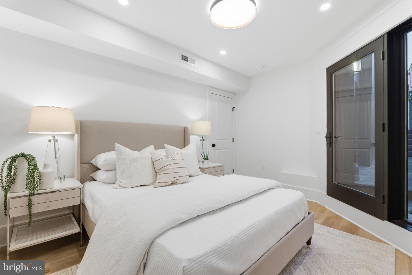 1816 BELMONT RD NW, WASHINGTON, District Of Columbia 20009, 6 Bedrooms Bedrooms, ,6 BathroomsBathrooms,Residential,For sale,1816 BELMONT RD NW,DCDC2246470 MLS # DCDC2246470