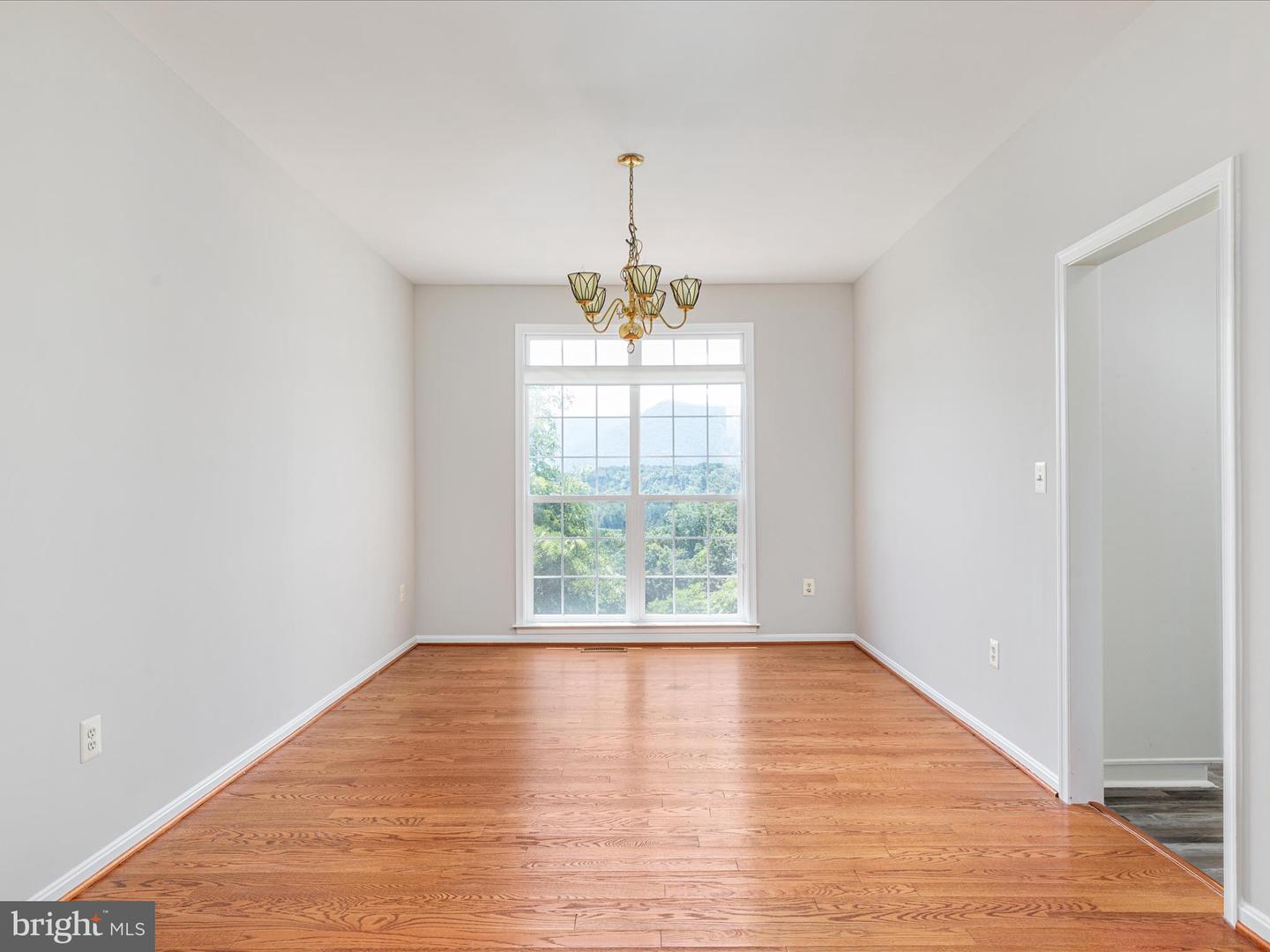 118 JENNY CT, STRASBURG, Virginia 22657, 5 Bedrooms Bedrooms, ,3 BathroomsBathrooms,Residential,For sale,118 JENNY CT,VASH2013598 MLS # VASH2013598