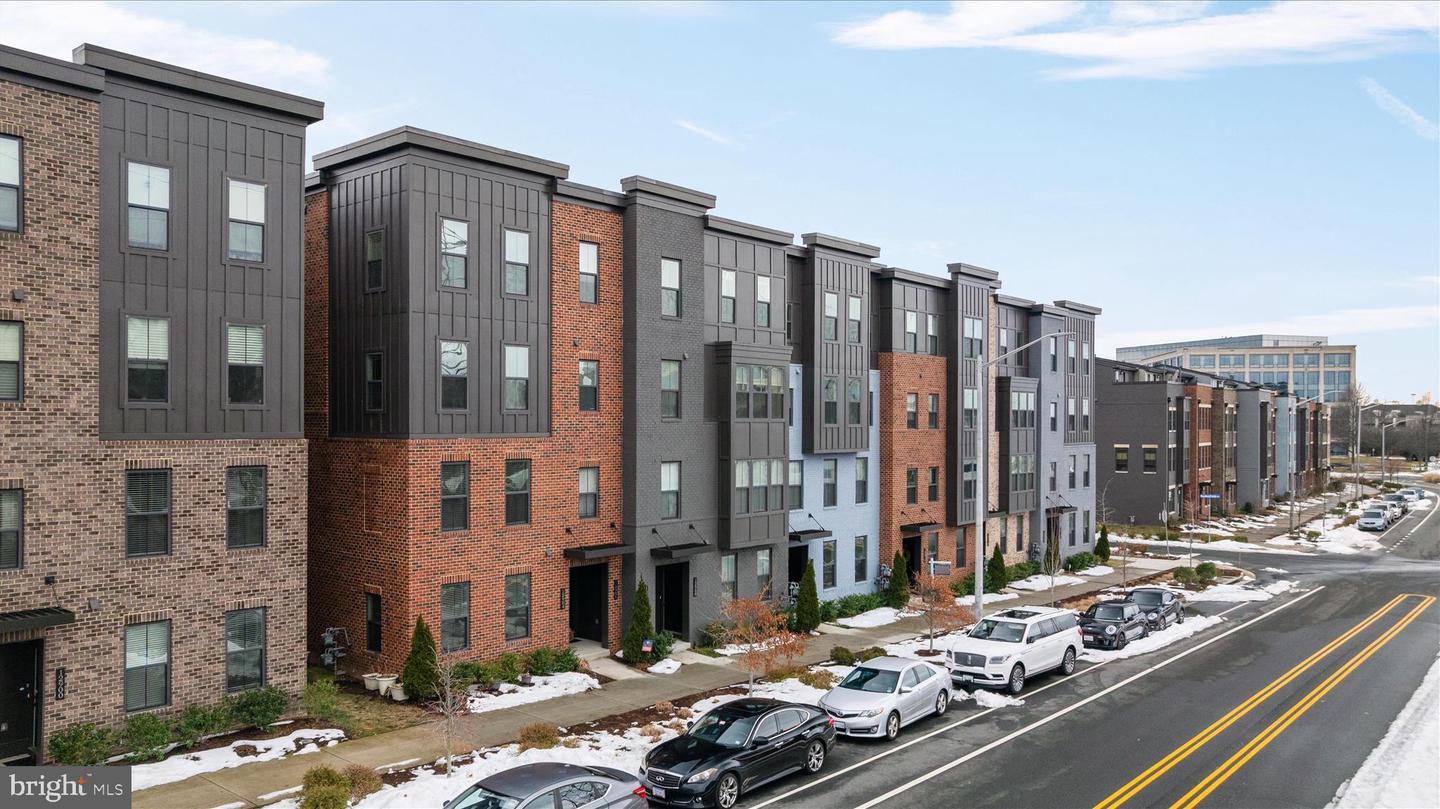 12910 SUNRISE RIDGE ALY #60, HERNDON, Virginia 20171, 3 Bedrooms Bedrooms, 6 Rooms Rooms,2 BathroomsBathrooms,Residential,For sale,12910 SUNRISE RIDGE ALY #60,VAFX2291432 MLS # VAFX2291432