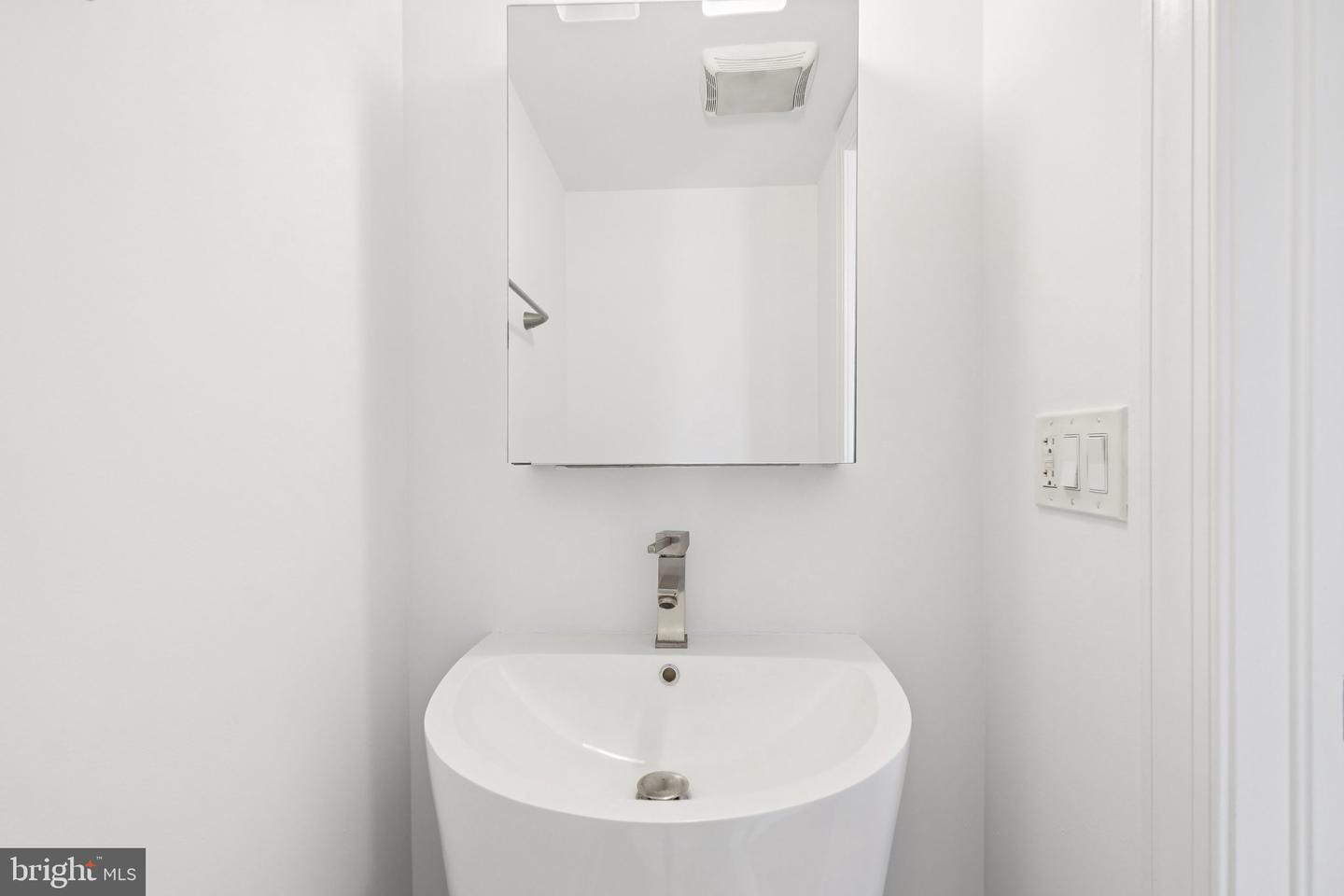 624 19TH ST NE, WASHINGTON, District Of Columbia 20002, 3 Bedrooms Bedrooms, ,2 BathroomsBathrooms,Residential,For sale,624 19TH ST NE,DCDC2246554 MLS # DCDC2246554