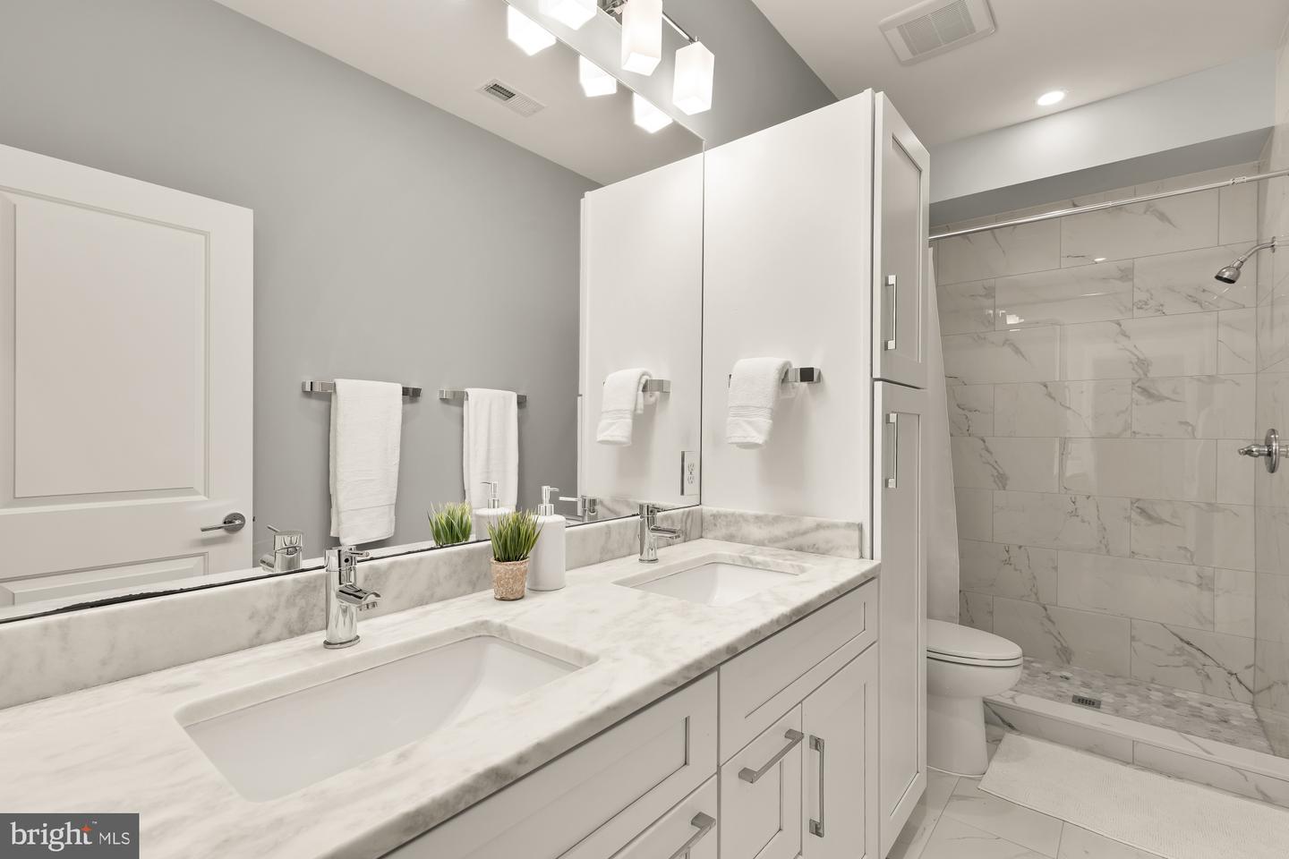 1719 LINCOLN RD NE #1, WASHINGTON, District Of Columbia 20002, 2 Bedrooms Bedrooms, ,2 BathroomsBathrooms,Residential,For sale,1719 LINCOLN RD NE #1,DCDC2246592 MLS # DCDC2246592