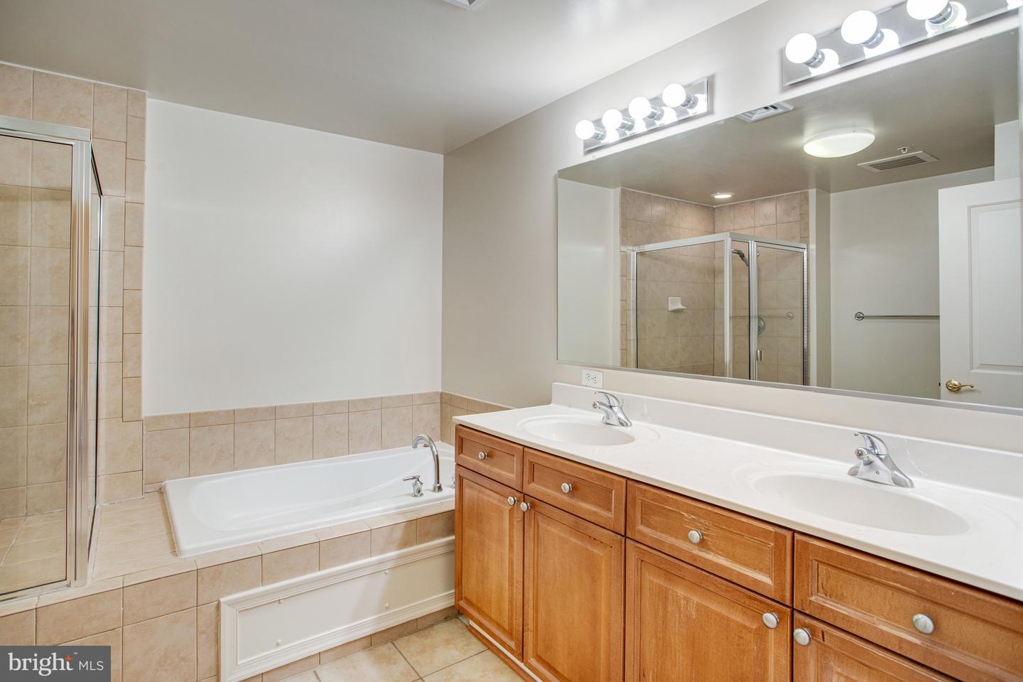 485 HARBOR SIDE ST #813, WOODBRIDGE, Virginia 22191, 2 Bedrooms Bedrooms, ,2 BathroomsBathrooms,Residential,For sale,485 HARBOR SIDE ST #813,VAPW2112712 MLS # VAPW2112712