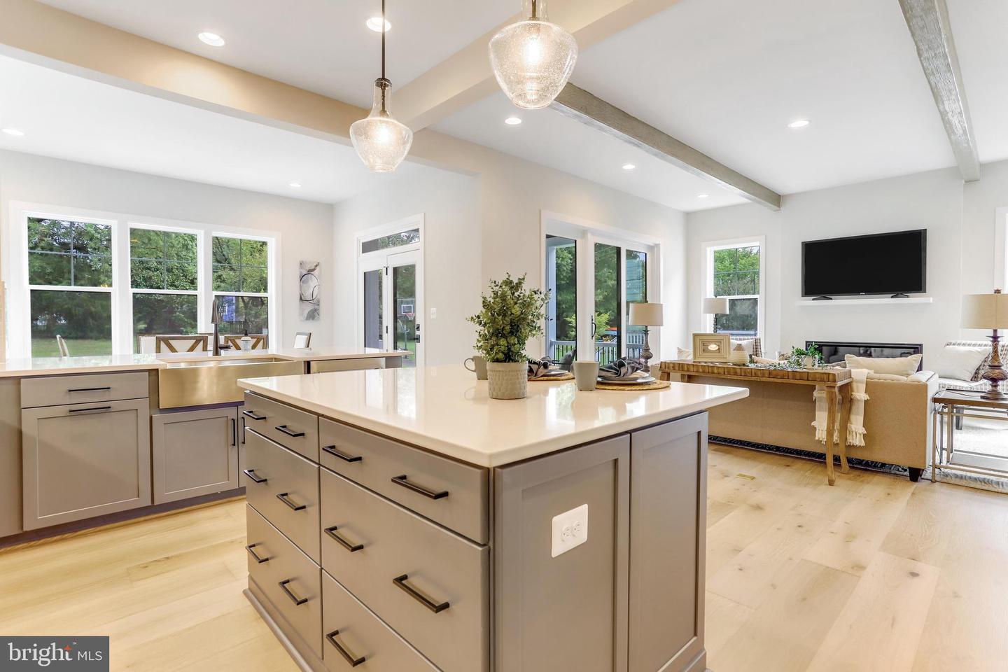 5815 2ND ST S, ARLINGTON, Virginia 22204, 5 Bedrooms Bedrooms, ,4 BathroomsBathrooms,Residential,For sale,5815 2ND ST S,VAAR2069036 MLS # VAAR2069036