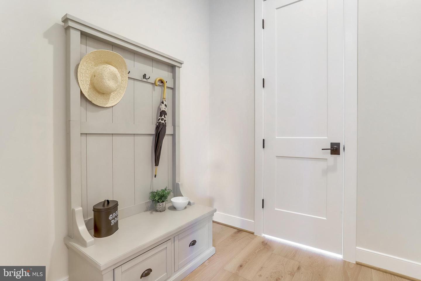 5815 2ND ST S, ARLINGTON, Virginia 22204, 5 Bedrooms Bedrooms, ,4 BathroomsBathrooms,Residential,For sale,5815 2ND ST S,VAAR2069036 MLS # VAAR2069036