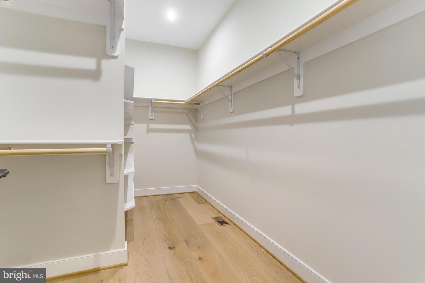 5815 2ND ST S, ARLINGTON, Virginia 22204, 5 Bedrooms Bedrooms, ,4 BathroomsBathrooms,Residential,For sale,5815 2ND ST S,VAAR2069036 MLS # VAAR2069036