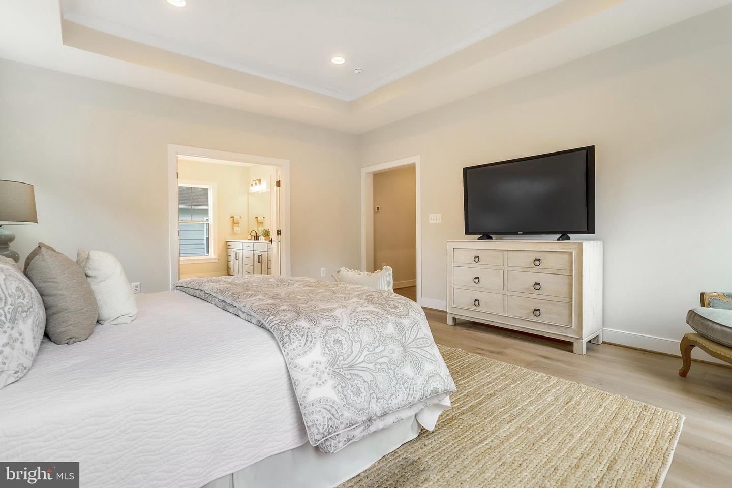 5815 2ND ST S, ARLINGTON, Virginia 22204, 5 Bedrooms Bedrooms, ,4 BathroomsBathrooms,Residential,For sale,5815 2ND ST S,VAAR2069036 MLS # VAAR2069036