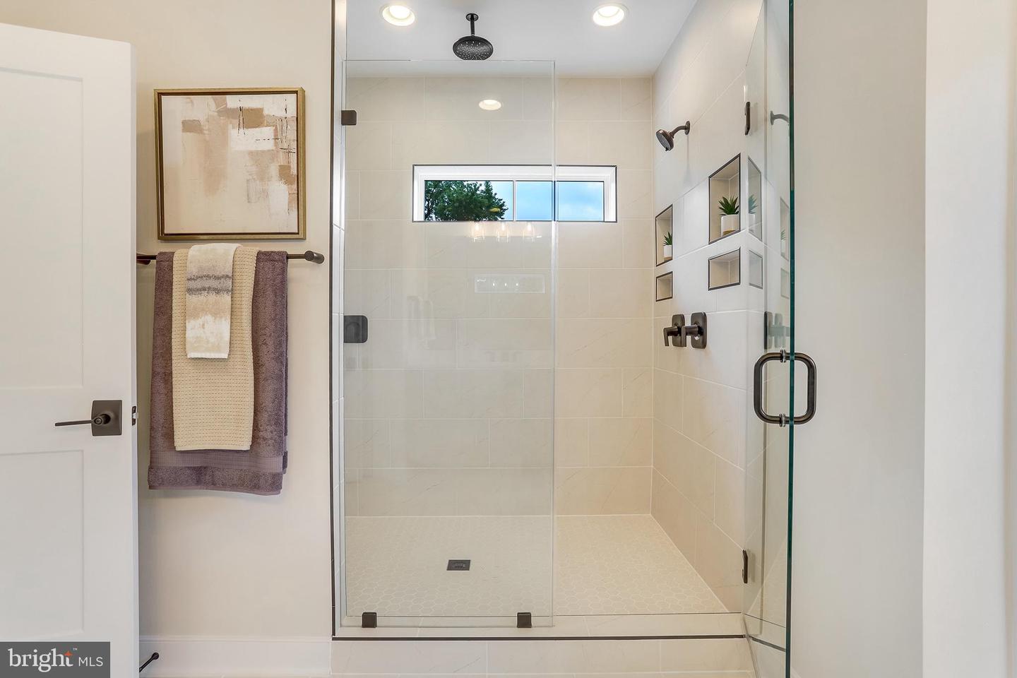 5815 2ND ST S, ARLINGTON, Virginia 22204, 5 Bedrooms Bedrooms, ,4 BathroomsBathrooms,Residential,For sale,5815 2ND ST S,VAAR2069036 MLS # VAAR2069036