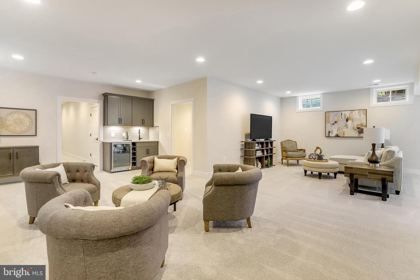 5815 2ND ST S, ARLINGTON, Virginia 22204, 5 Bedrooms Bedrooms, ,4 BathroomsBathrooms,Residential,For sale,5815 2ND ST S,VAAR2069036 MLS # VAAR2069036