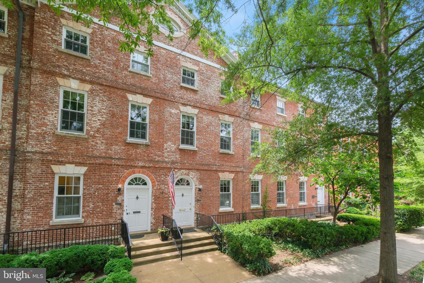 1317 4TH ST SW, WASHINGTON, District Of Columbia 20024, 4 Bedrooms Bedrooms, ,4 BathroomsBathrooms,Residential,For sale,1317 4TH ST SW,DCDC2246726 MLS # DCDC2246726