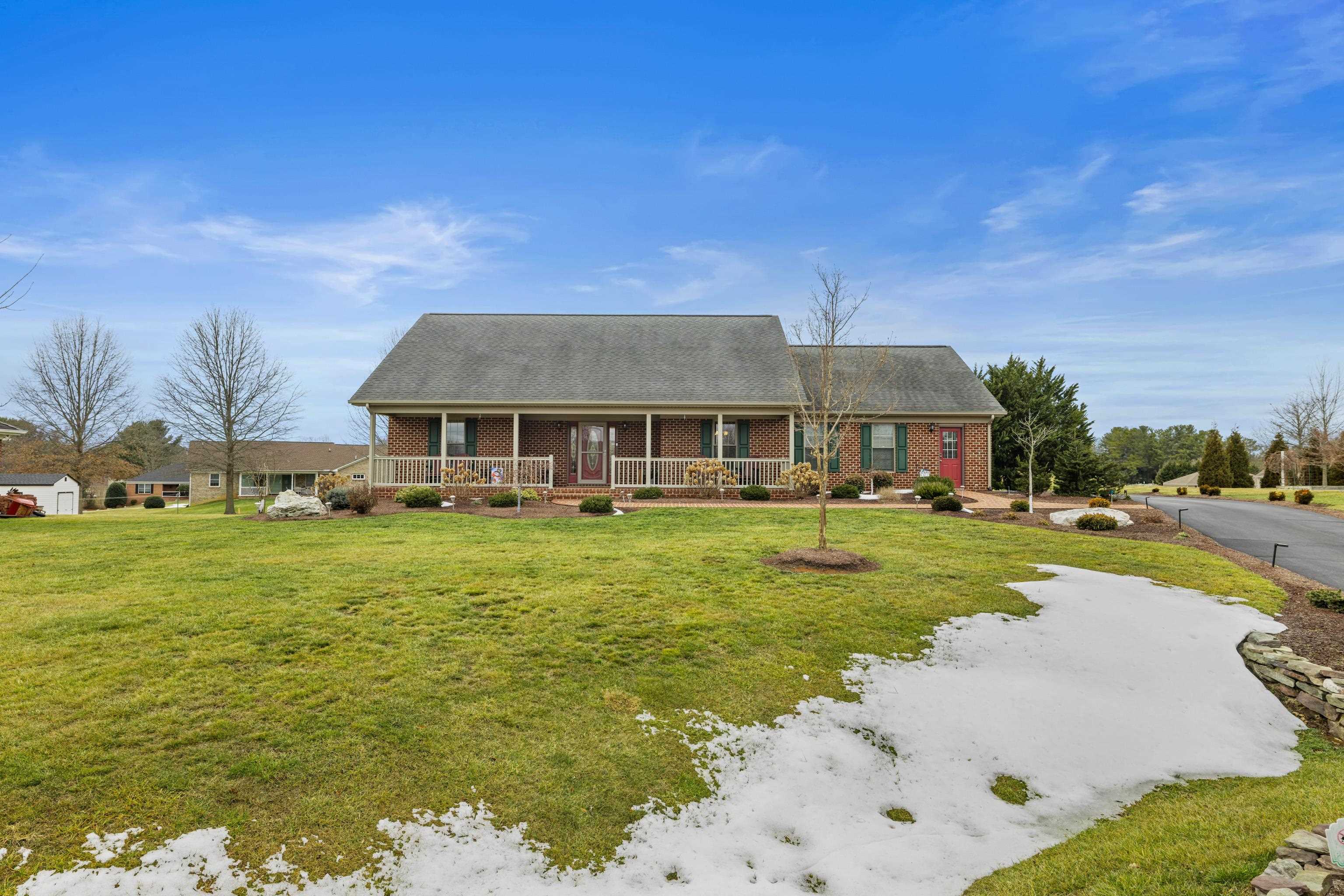 42 LYNN CIR, STUARTS DRAFT, Virginia 24477, 3 Bedrooms Bedrooms, ,2 BathroomsBathrooms,Residential,42 LYNN CIR,673423 MLS # 673423