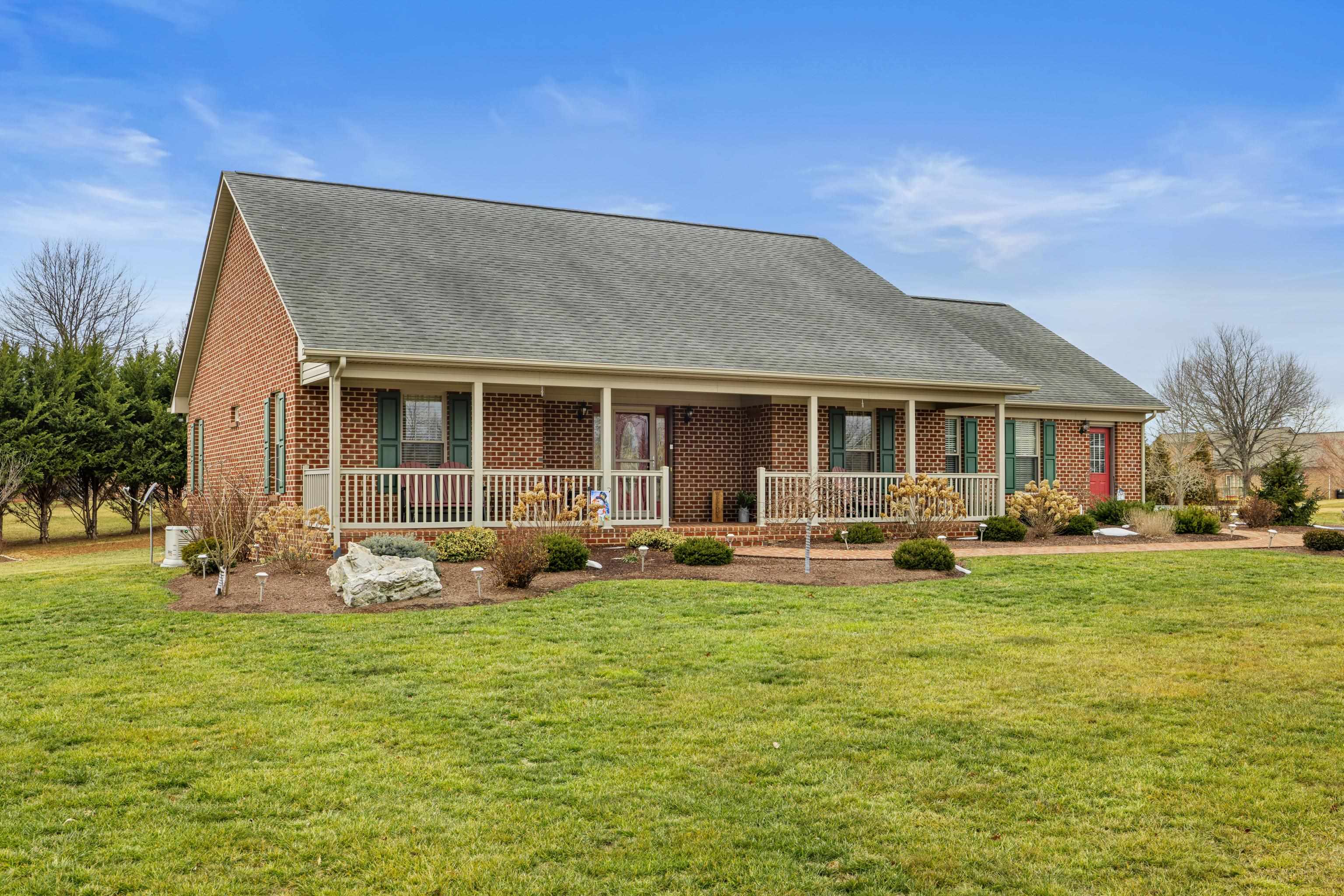 42 LYNN CIR, STUARTS DRAFT, Virginia 24477, 3 Bedrooms Bedrooms, ,2 BathroomsBathrooms,Residential,42 LYNN CIR,673423 MLS # 673423