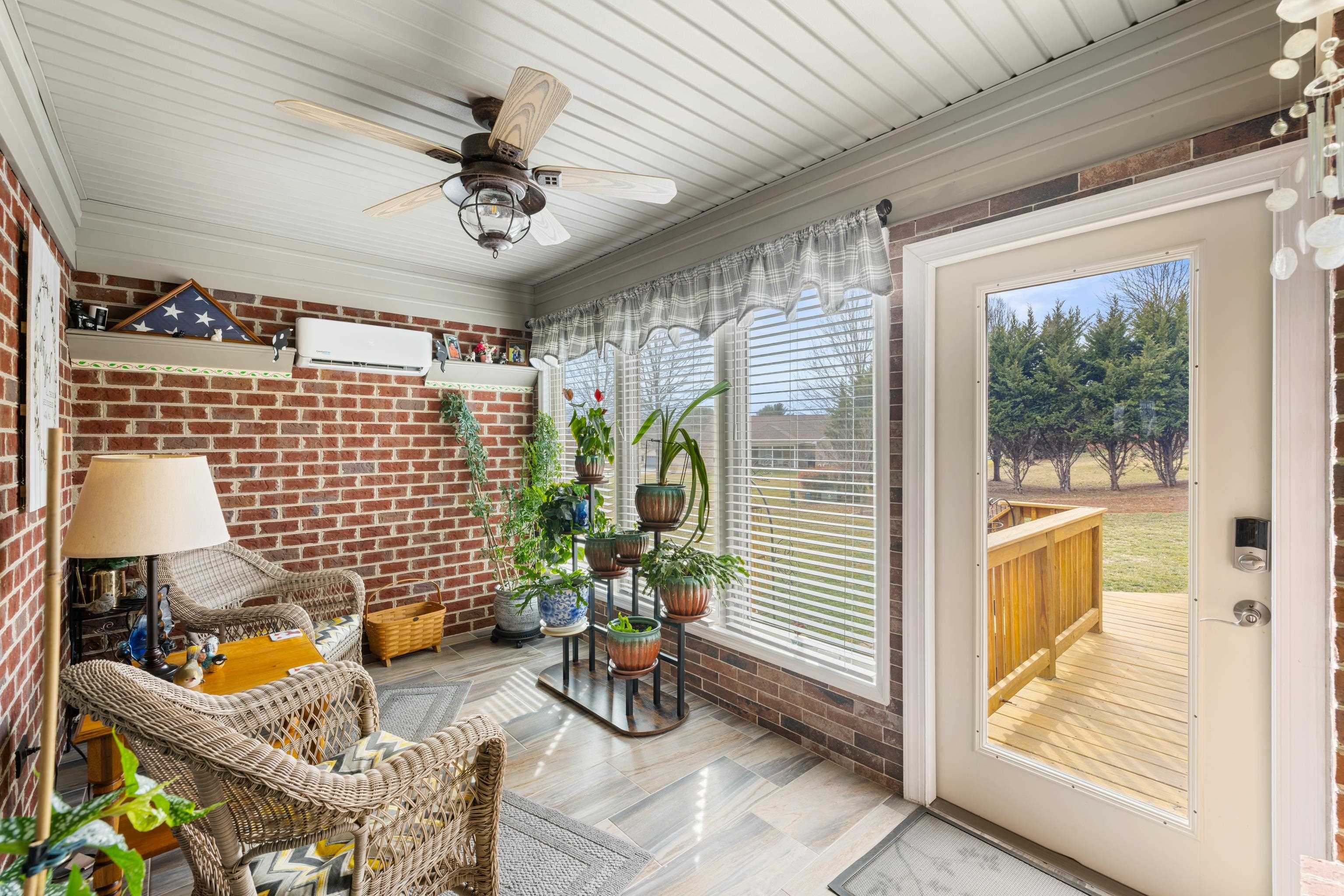 42 LYNN CIR, STUARTS DRAFT, Virginia 24477, 3 Bedrooms Bedrooms, ,2 BathroomsBathrooms,Residential,42 LYNN CIR,673423 MLS # 673423